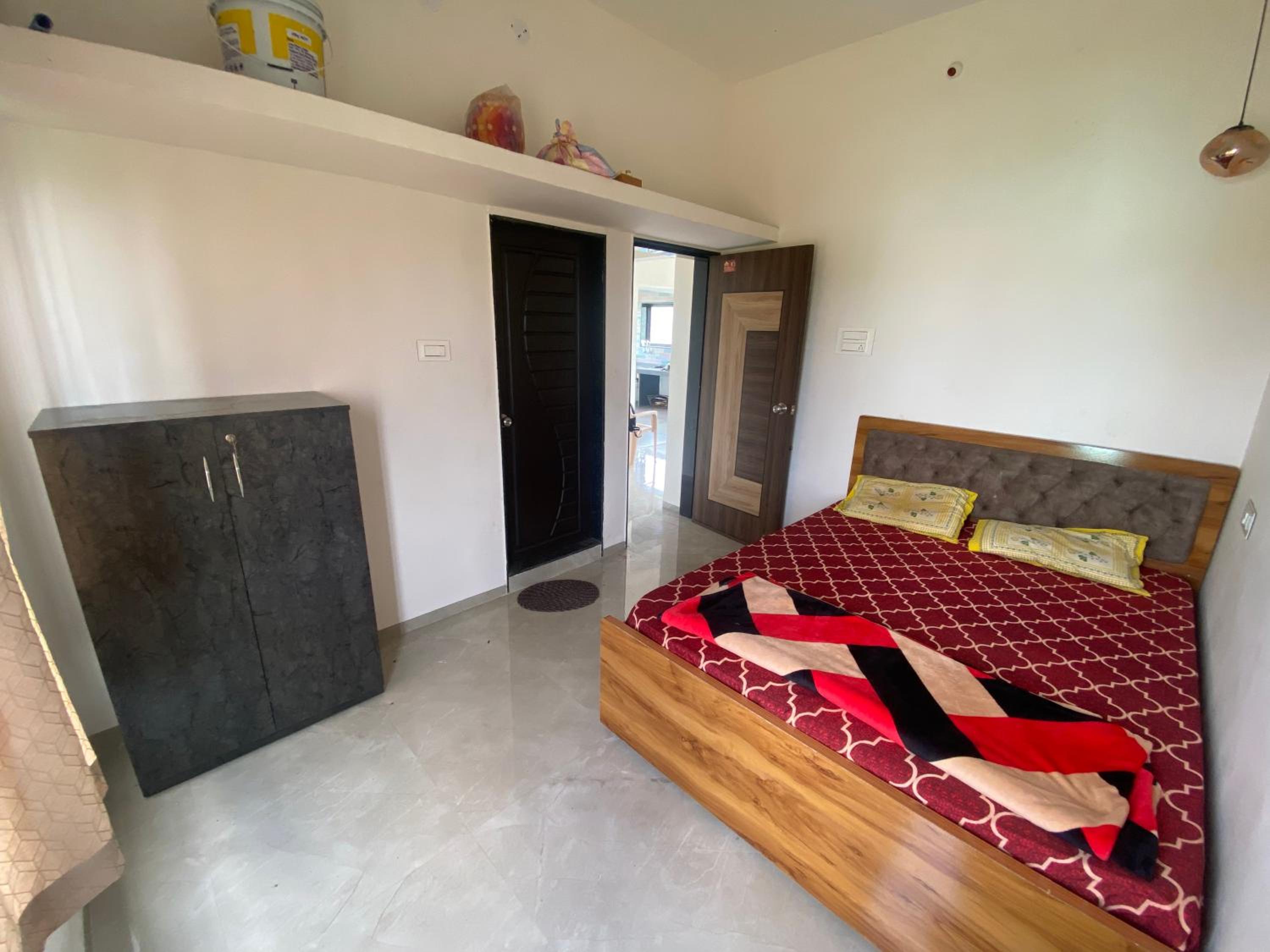 Cheerful 2 Bedroom Townhouse with village feel. view 5