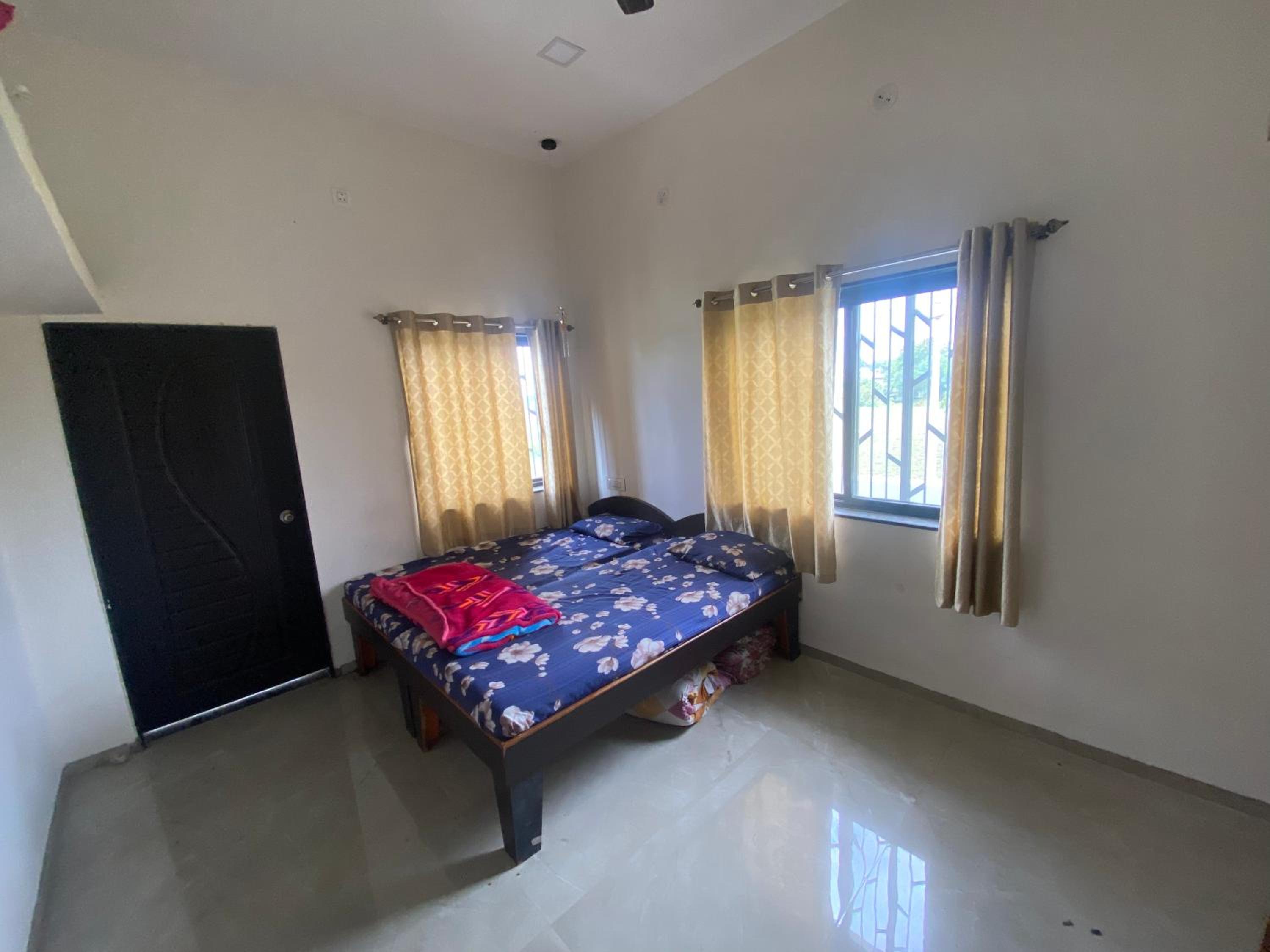 Cheerful 2 Bedroom Townhouse with village feel. view 3