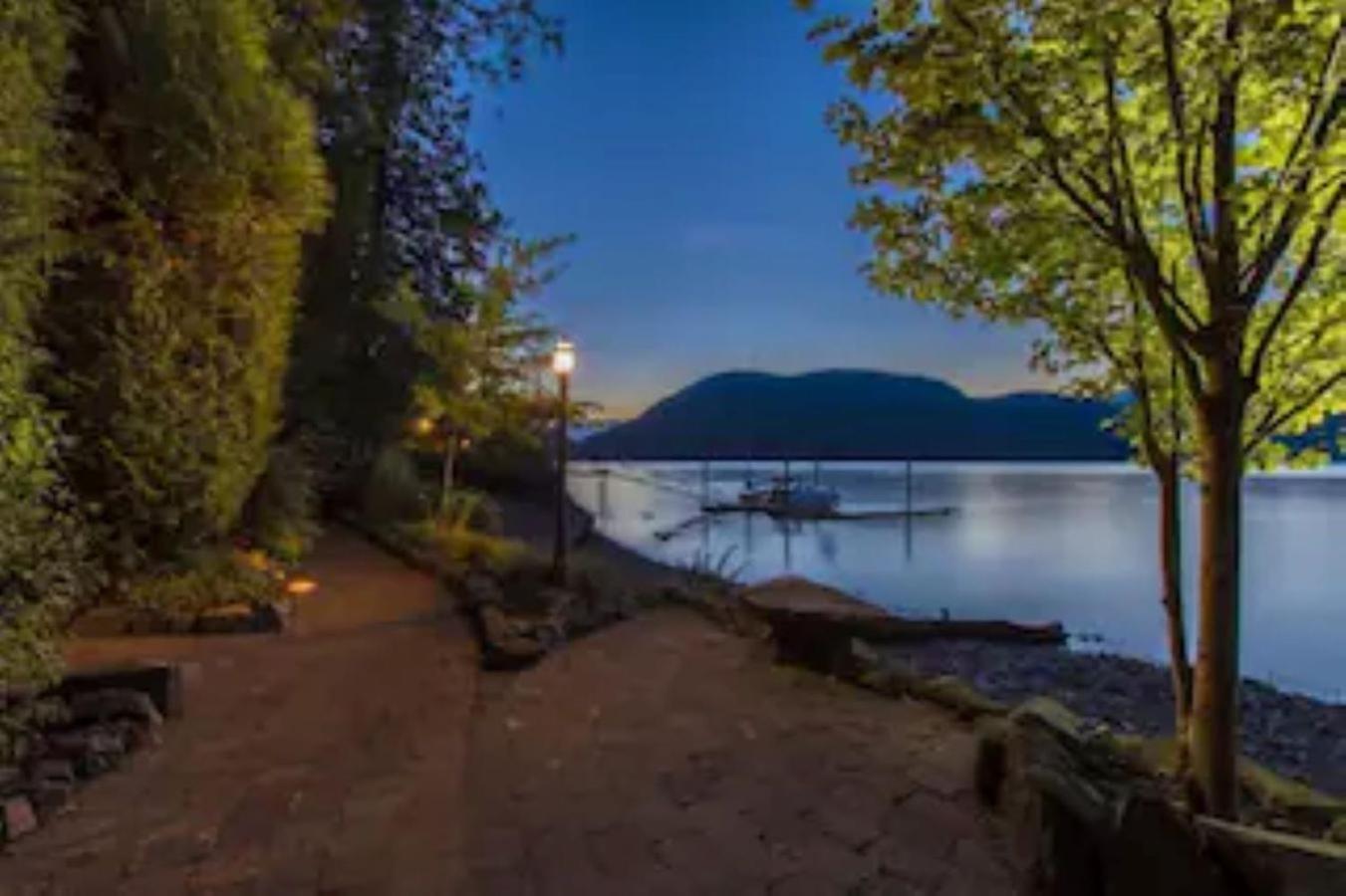 Cozy 1BR Lakeside Retreat on Harrison Lake
