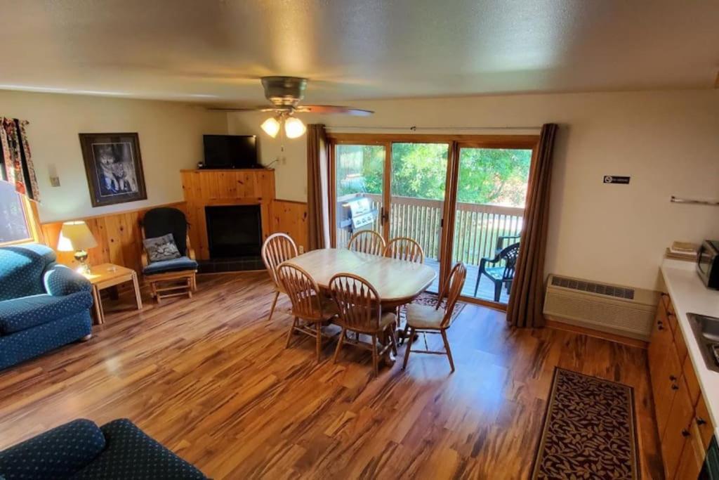 2 Bedroom Wolf Villa In Voyageurs National Park view 2