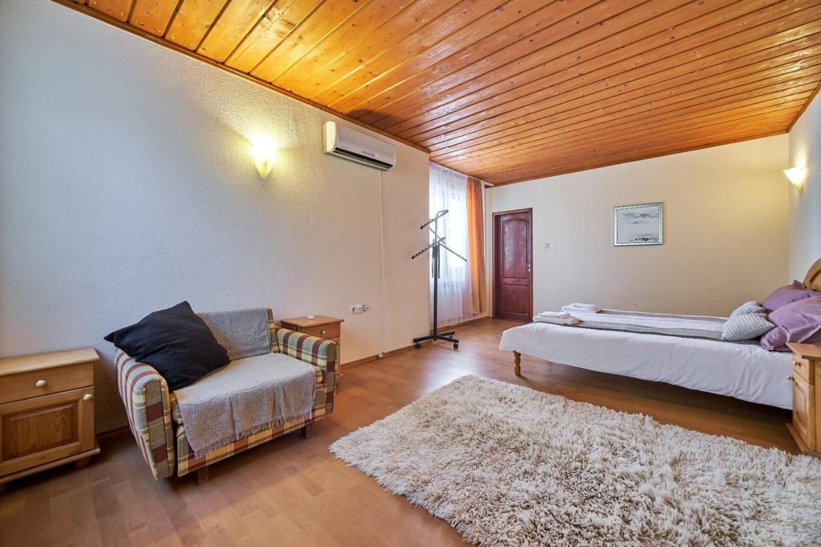 Super Cozy Villa with a Sea View and A Fireplace