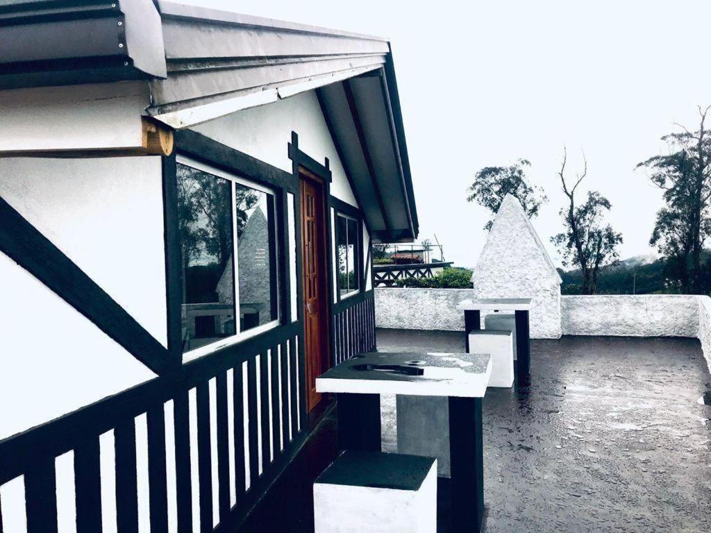 The paulwood cabana and Bungalow view 4