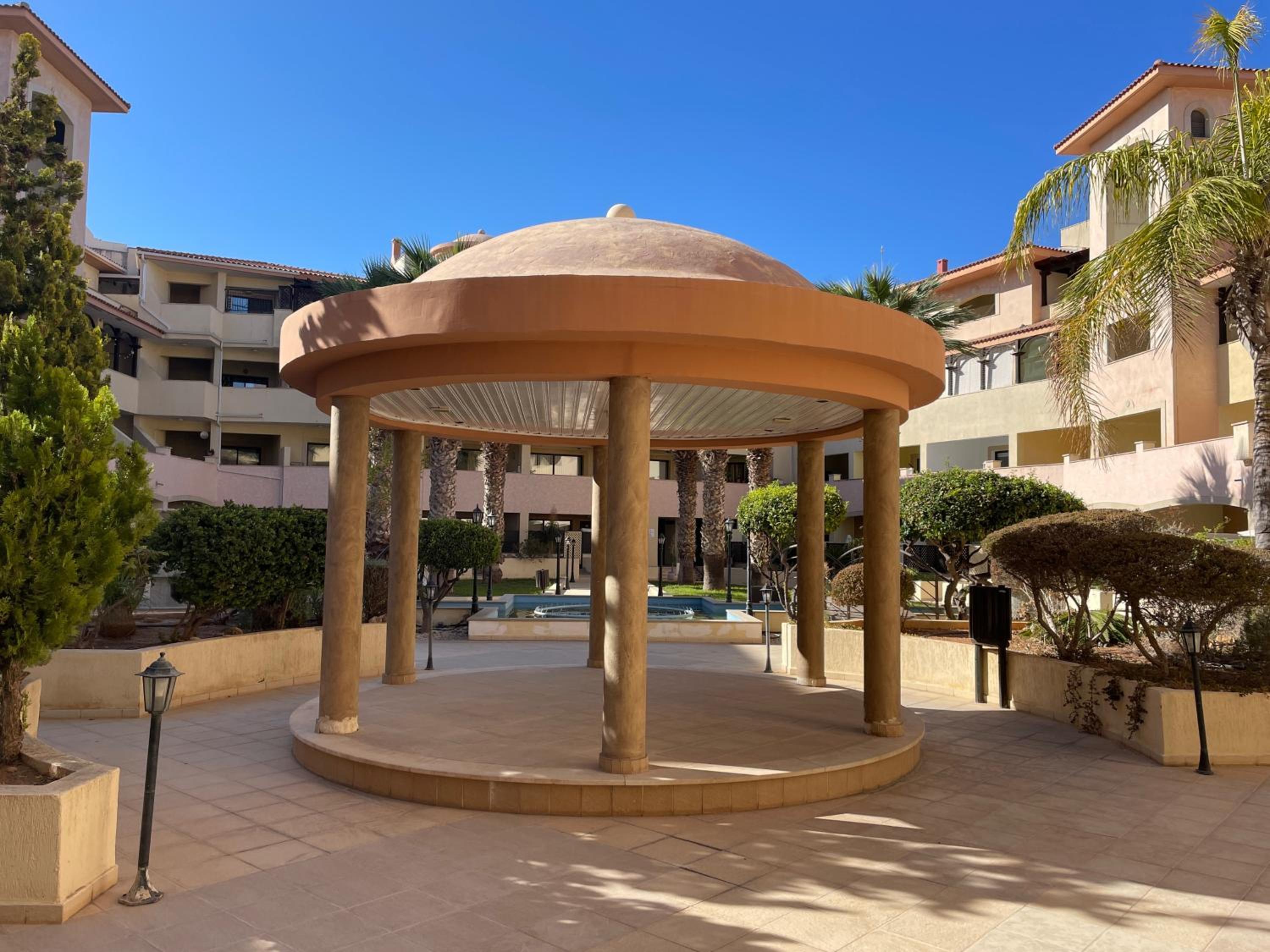 2 Bed Townhouse Sleeps 4 - Pool - Patio & Balcony