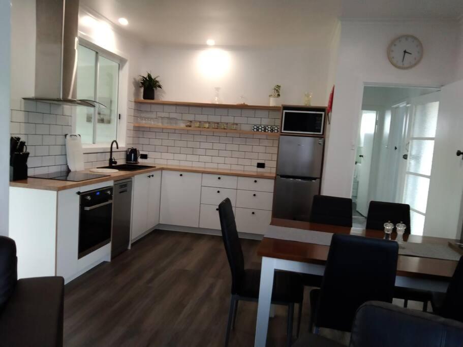 Timboon Retreat Newly renovated Sleeps 7