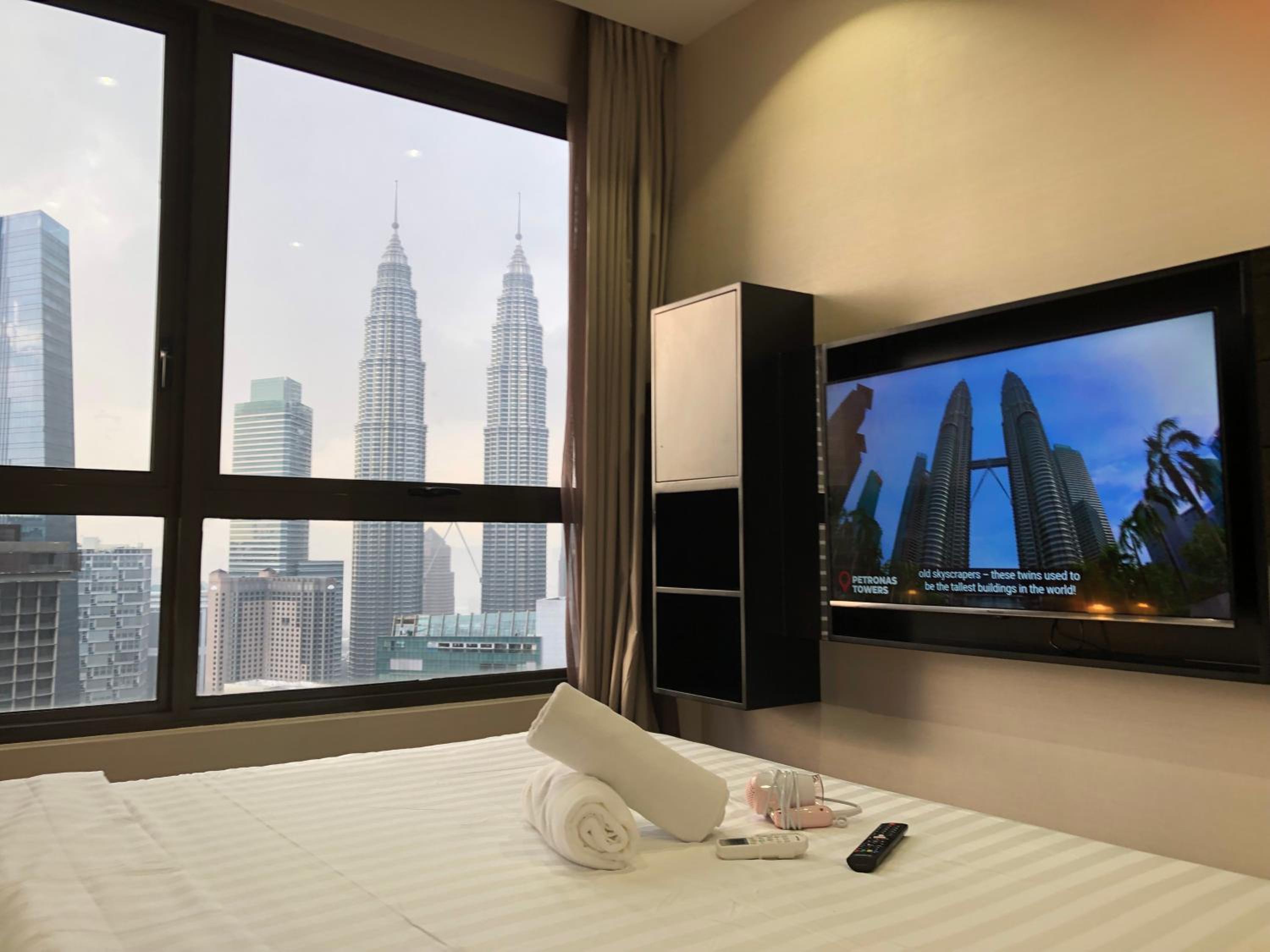 8 Kia Peng Suites KLCC by Luna
