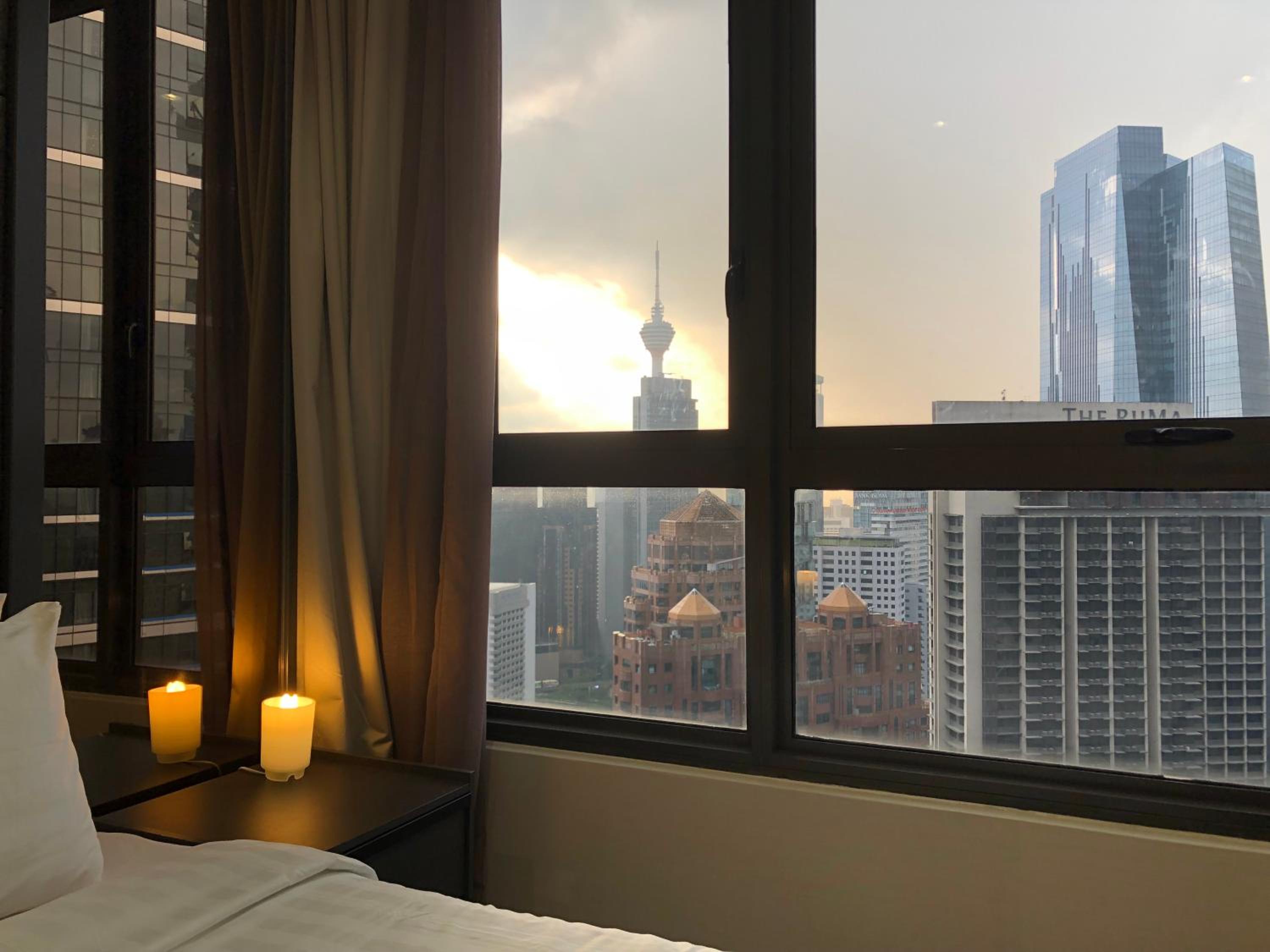 8 Kia Peng Suites KLCC by Luna