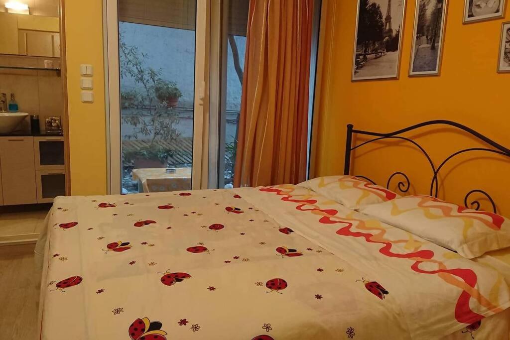 Cozy ground floor studio near metro!
