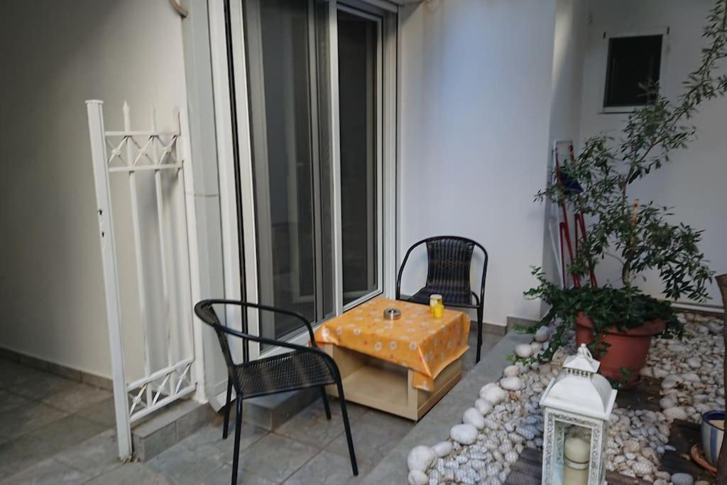 Cozy ground floor studio near metro!