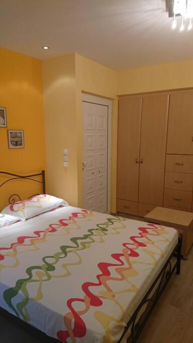Cozy ground floor studio near metro!
