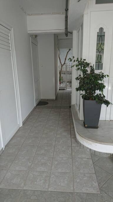 Cozy ground floor studio near metro!