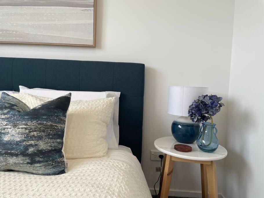 Parkside Retreat - 3 Beds -Sleeps 6 Near Westfield view 4