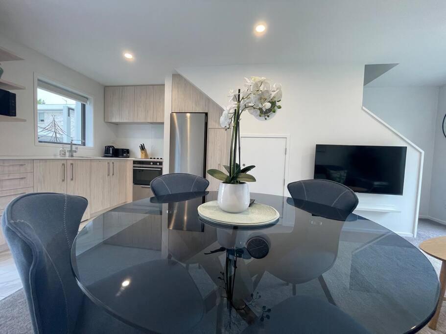 Parkside Retreat - 3 Beds -Sleeps 6 Near Westfield view 5