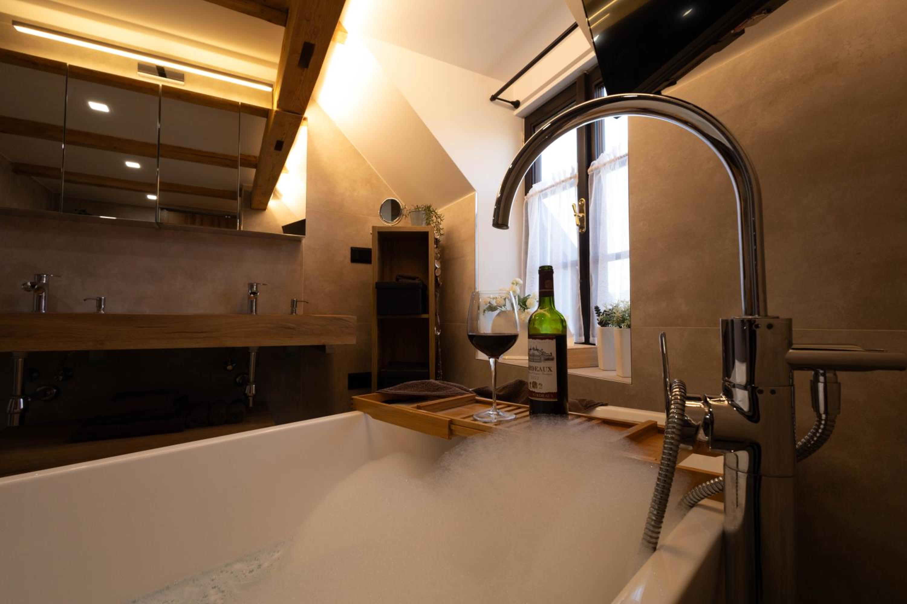 Podkrovní stylový mezonetový apartmán