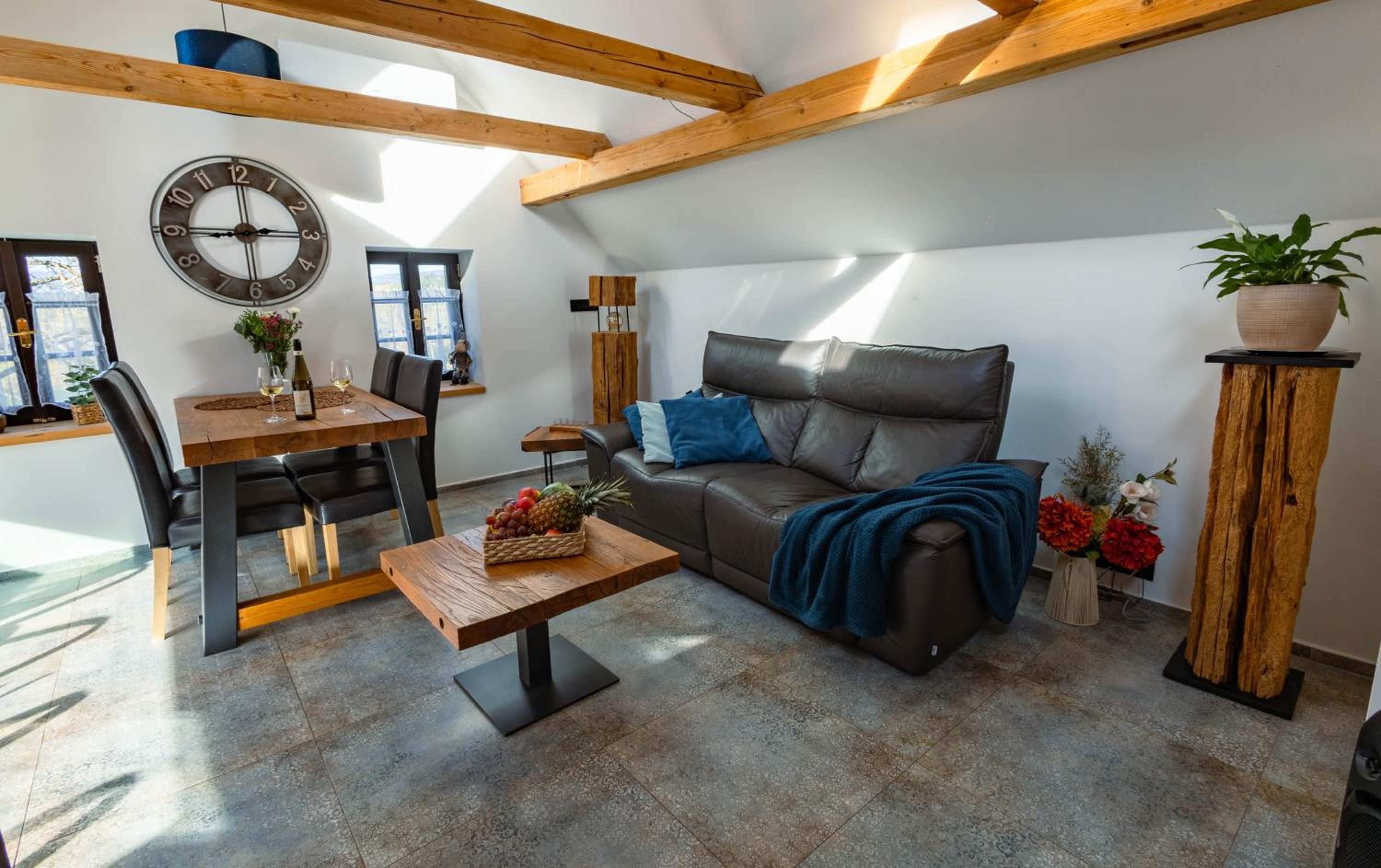 Podkrovní stylový mezonetový apartmán