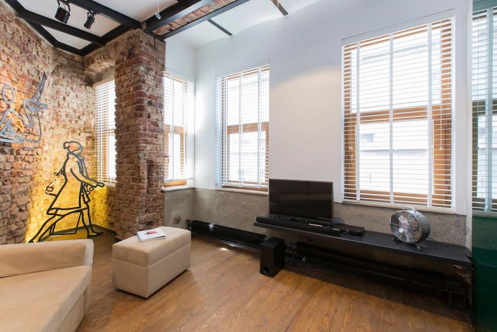 Architect Jonas generous 85 sqm apartment full of Art