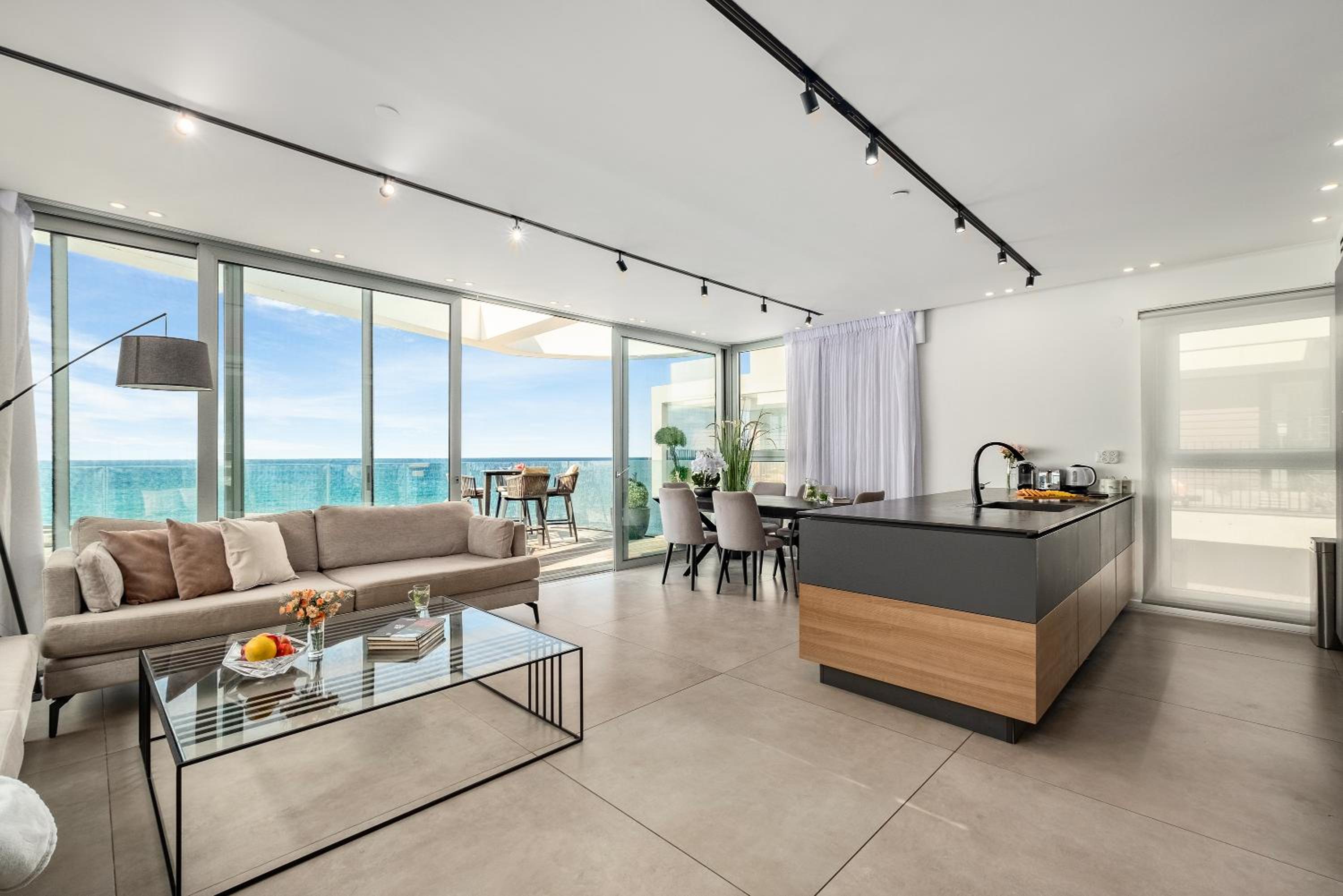 Penthouse with Jacuzzi on the beach By Lime Luxe view 3