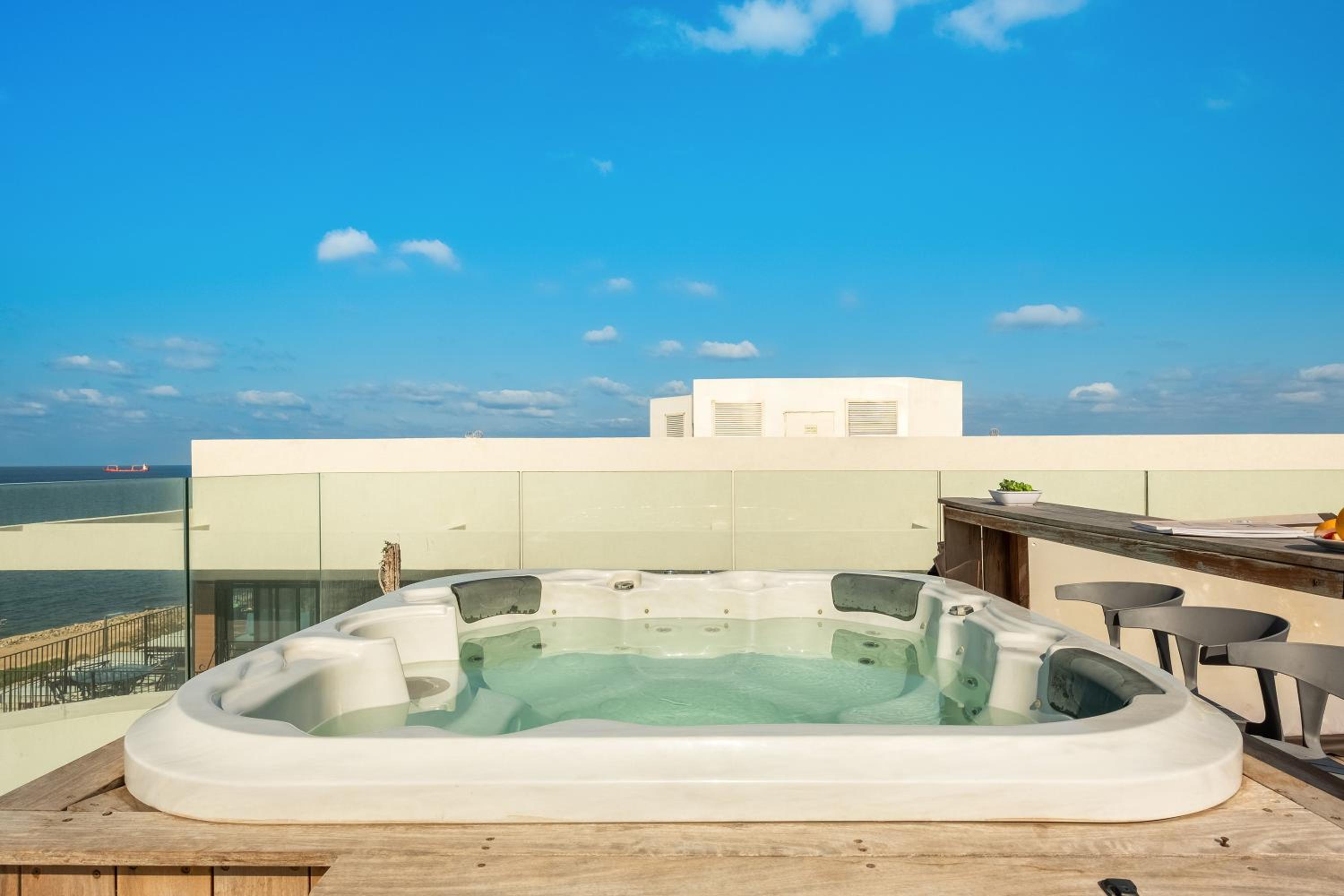 Penthouse with Jacuzzi on the beach By Lime Luxe view 2