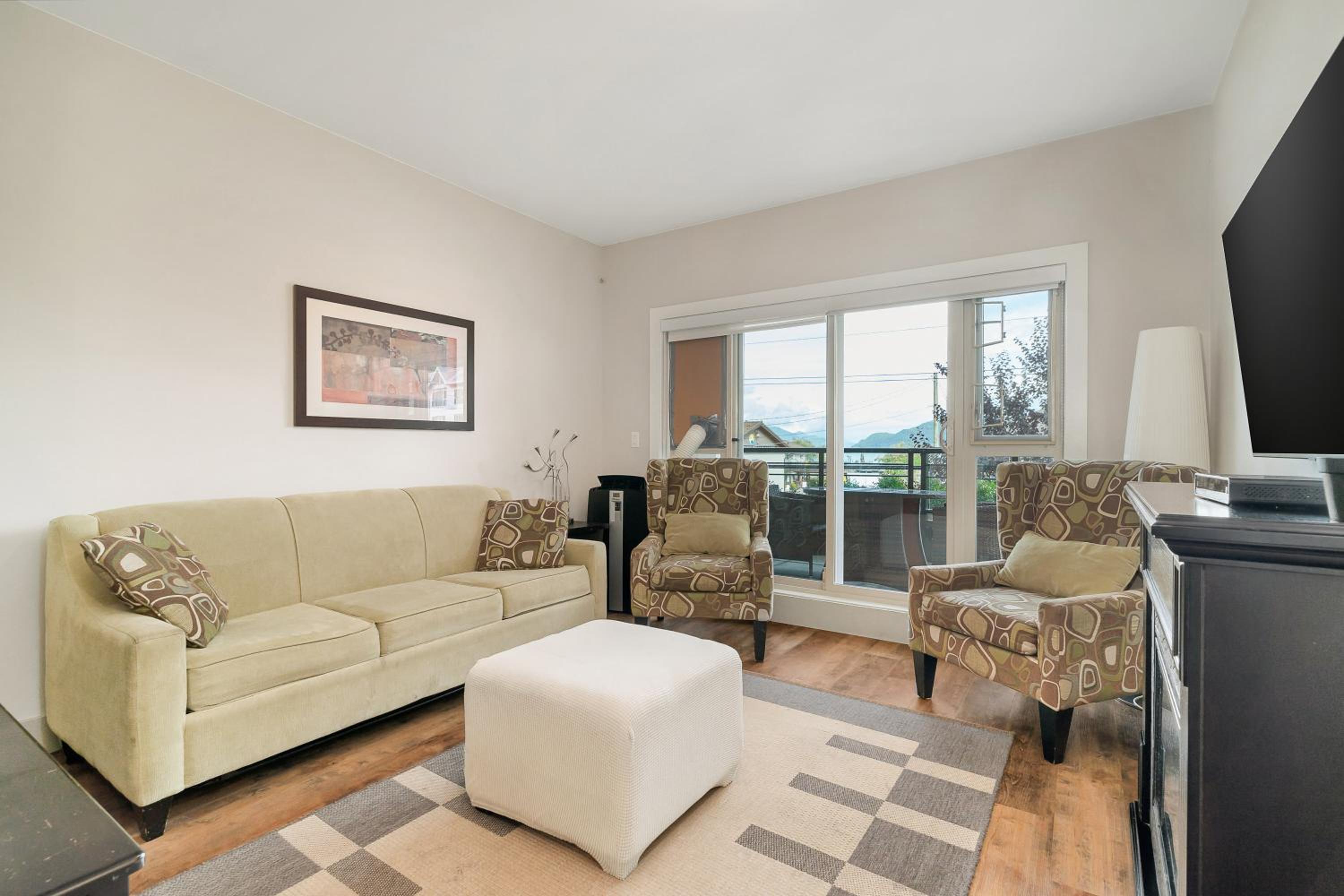 Chic Haven Stylish 3Bedroom Lake View Escape