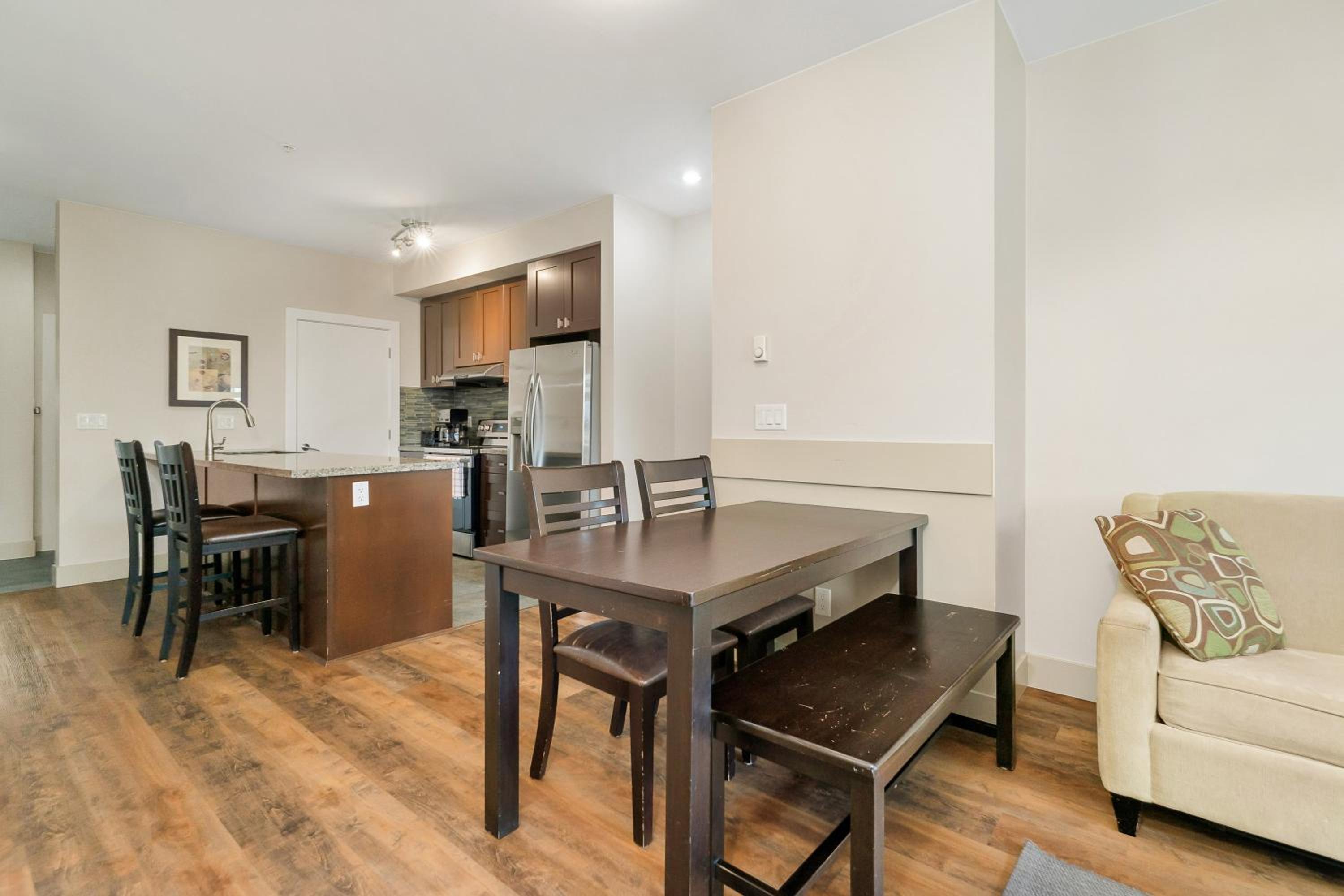 Chic Haven Stylish 3Bedroom Lake View Escape