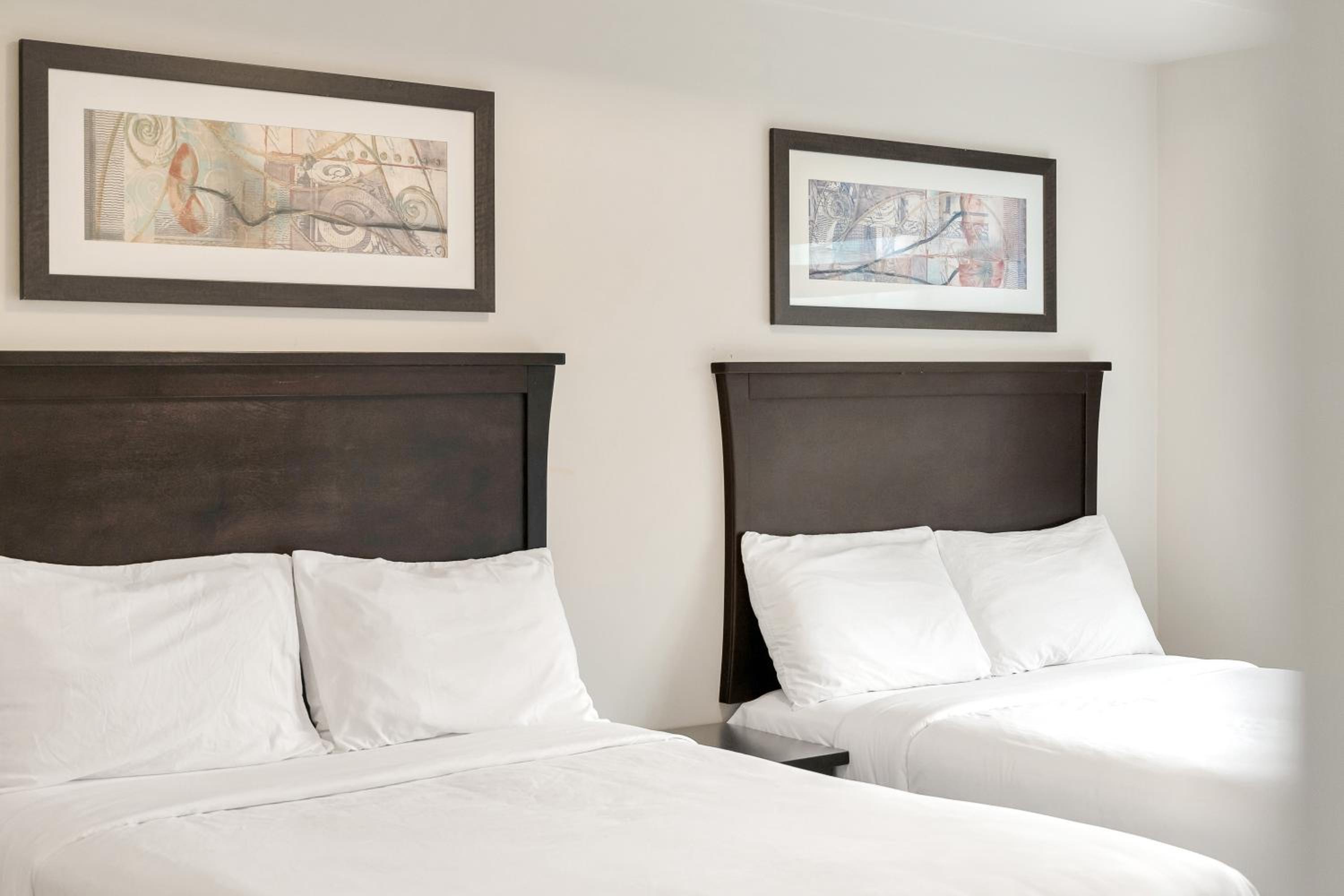 Chic Haven Stylish 3Bedroom Lake View Escape