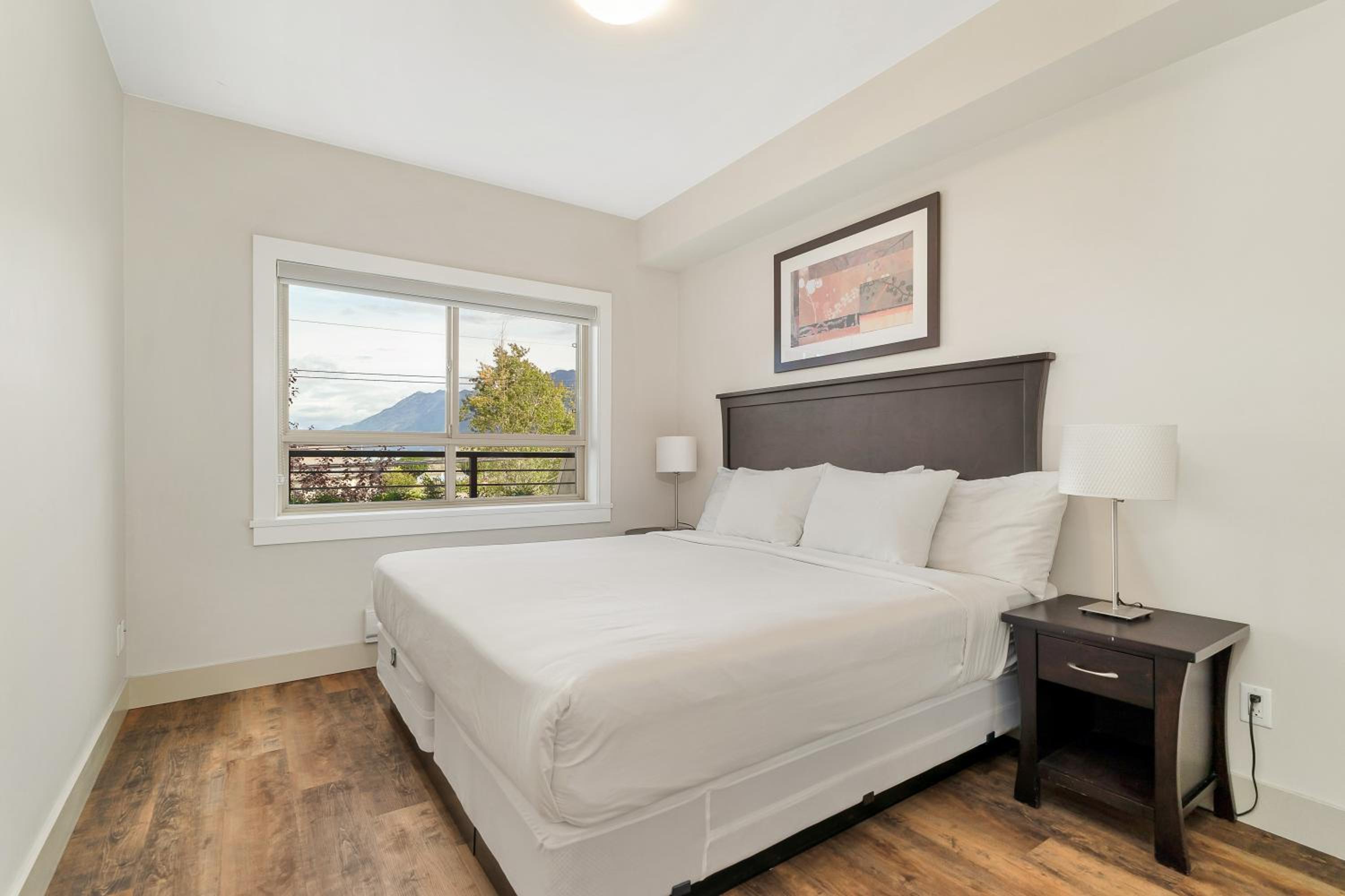 Chic Haven Stylish 3Bedroom Lake View Escape