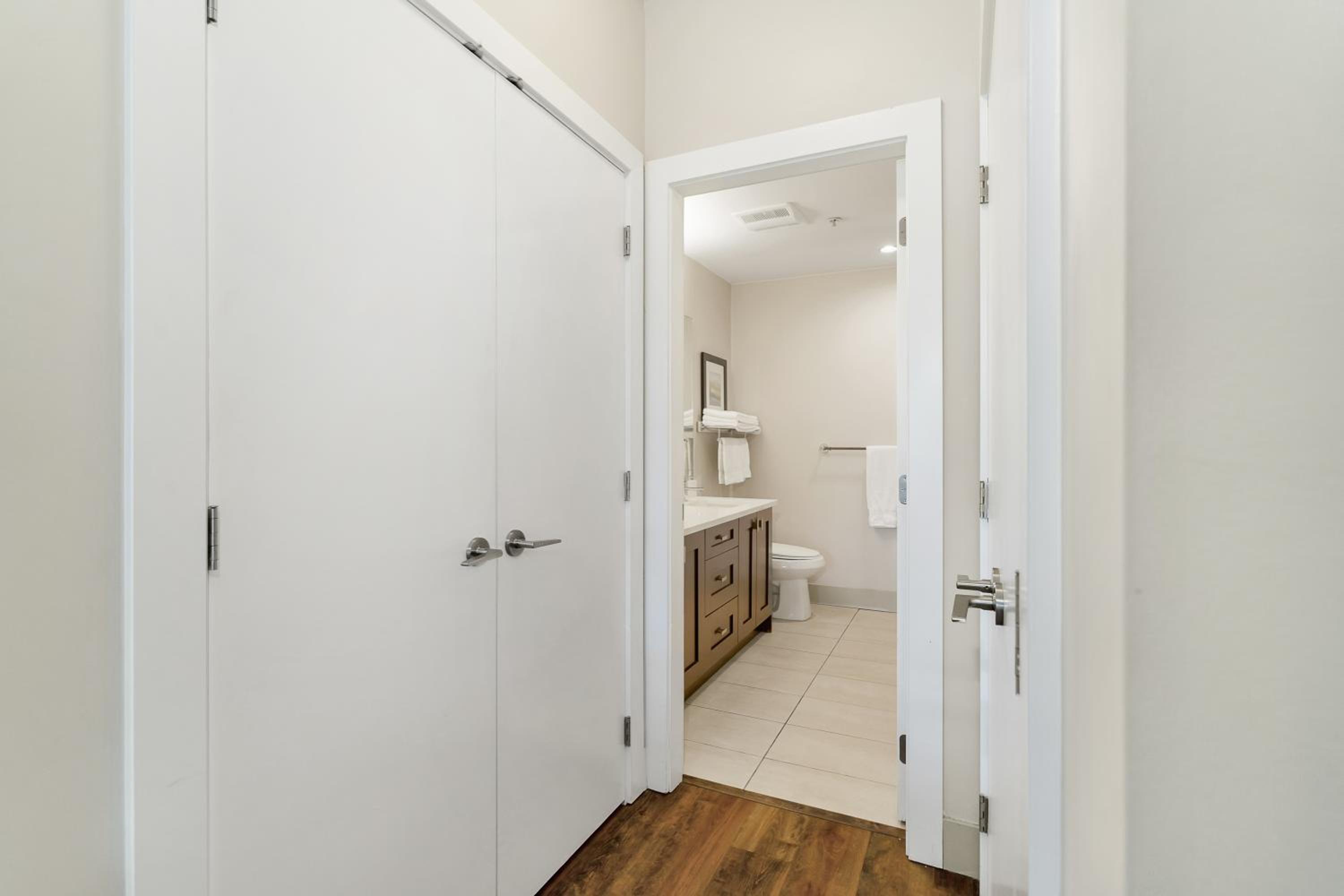 Chic Haven Stylish 3Bedroom Lake View Escape