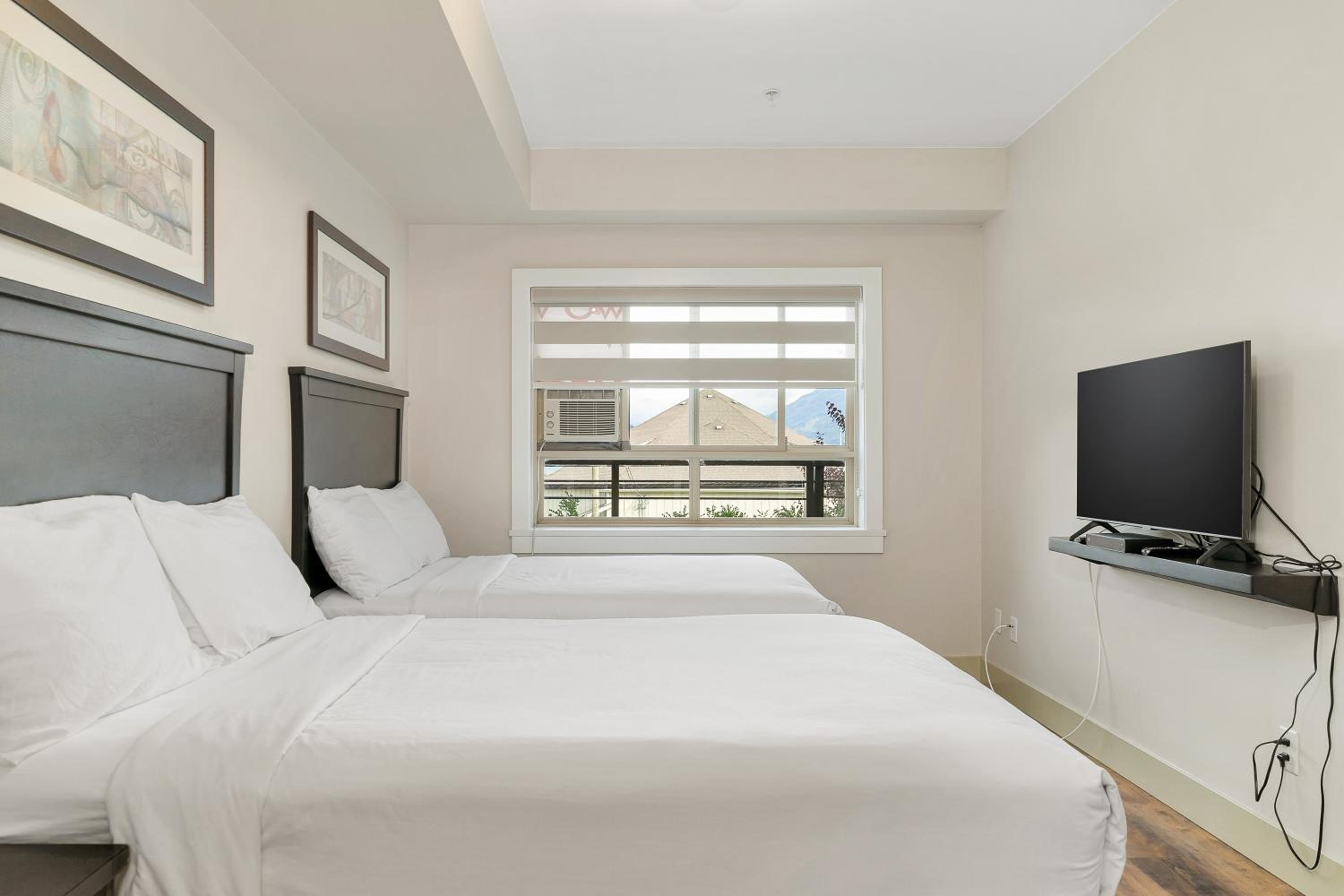 Chic Haven Stylish 3Bedroom Lake View Escape