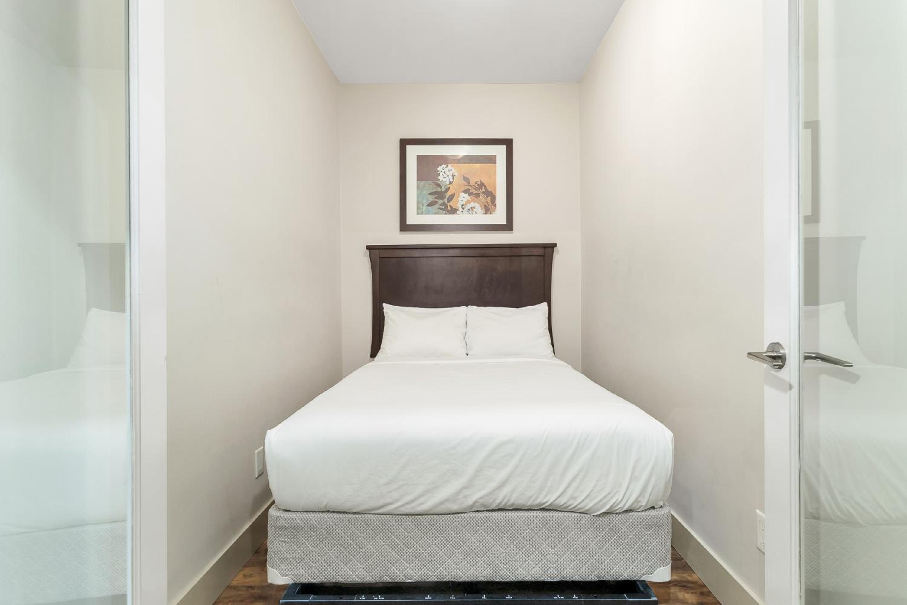 Chic Haven Stylish 3Bedroom Lake View Escape