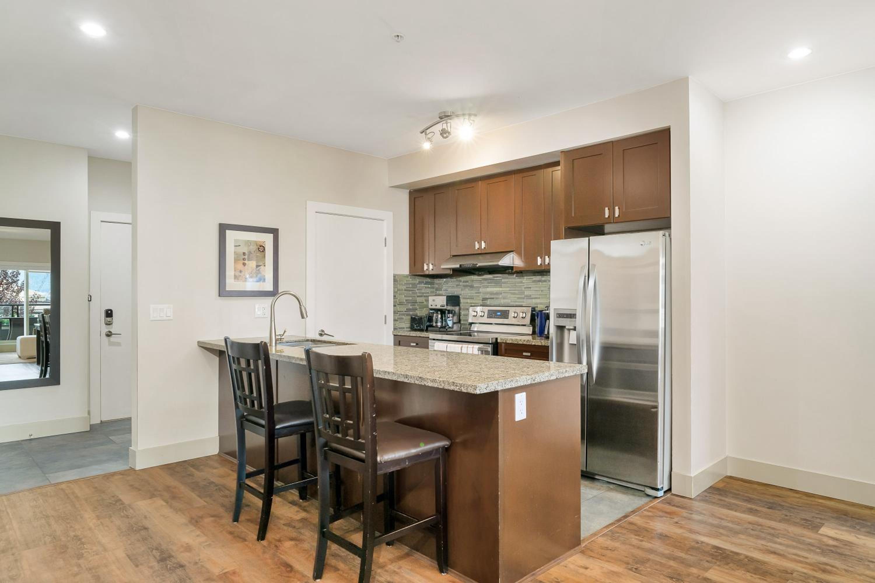 Chic Haven Stylish 3Bedroom Lake View Escape