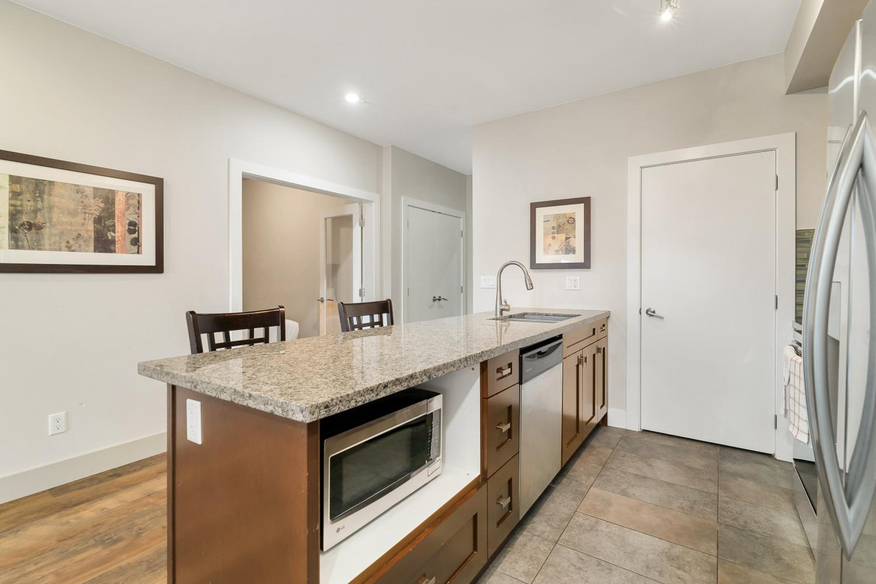 Chic Haven Stylish 3Bedroom Lake View Escape