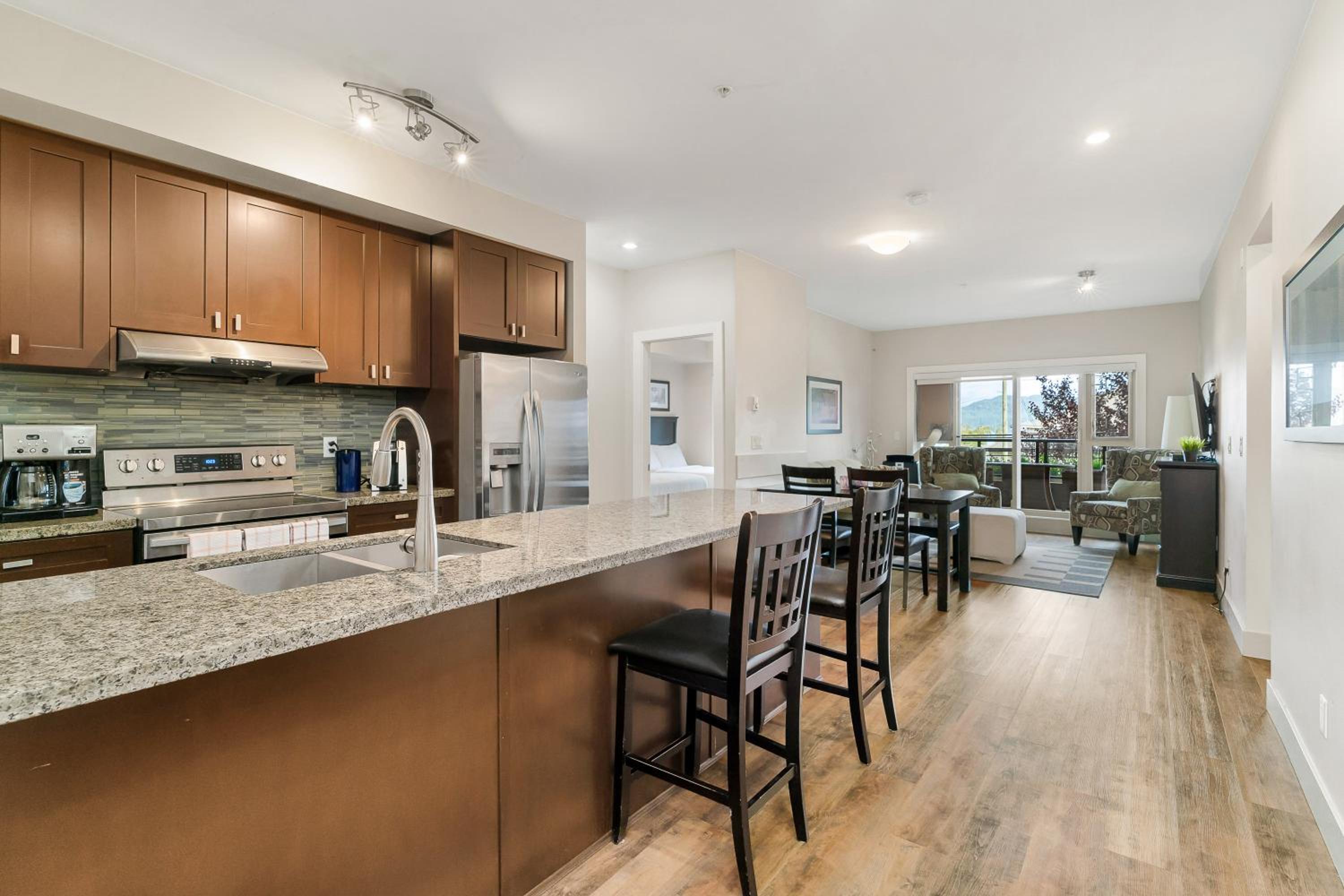 Chic Haven Stylish 3Bedroom Lake View Escape