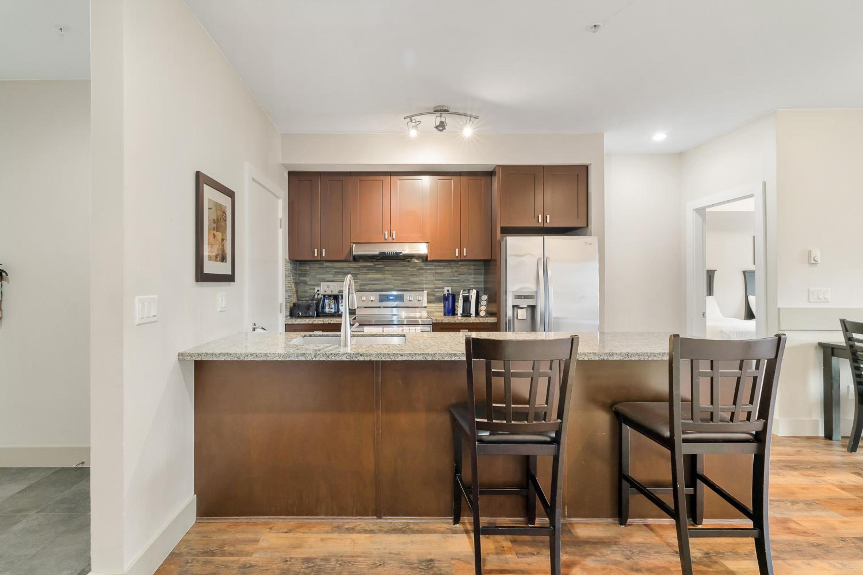 Chic Haven Stylish 3Bedroom Lake View Escape