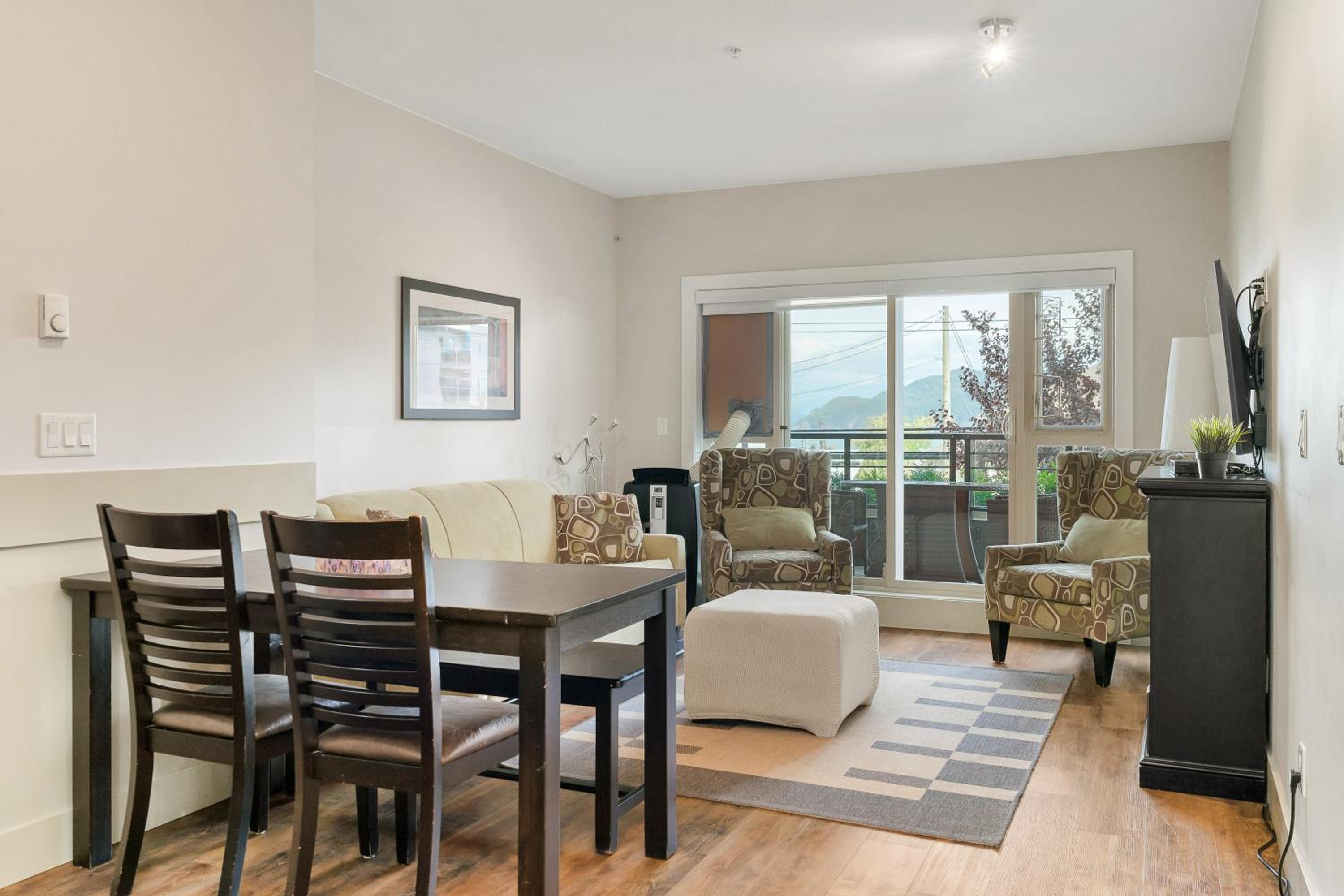 Chic Haven Stylish 3Bedroom Lake View Escape