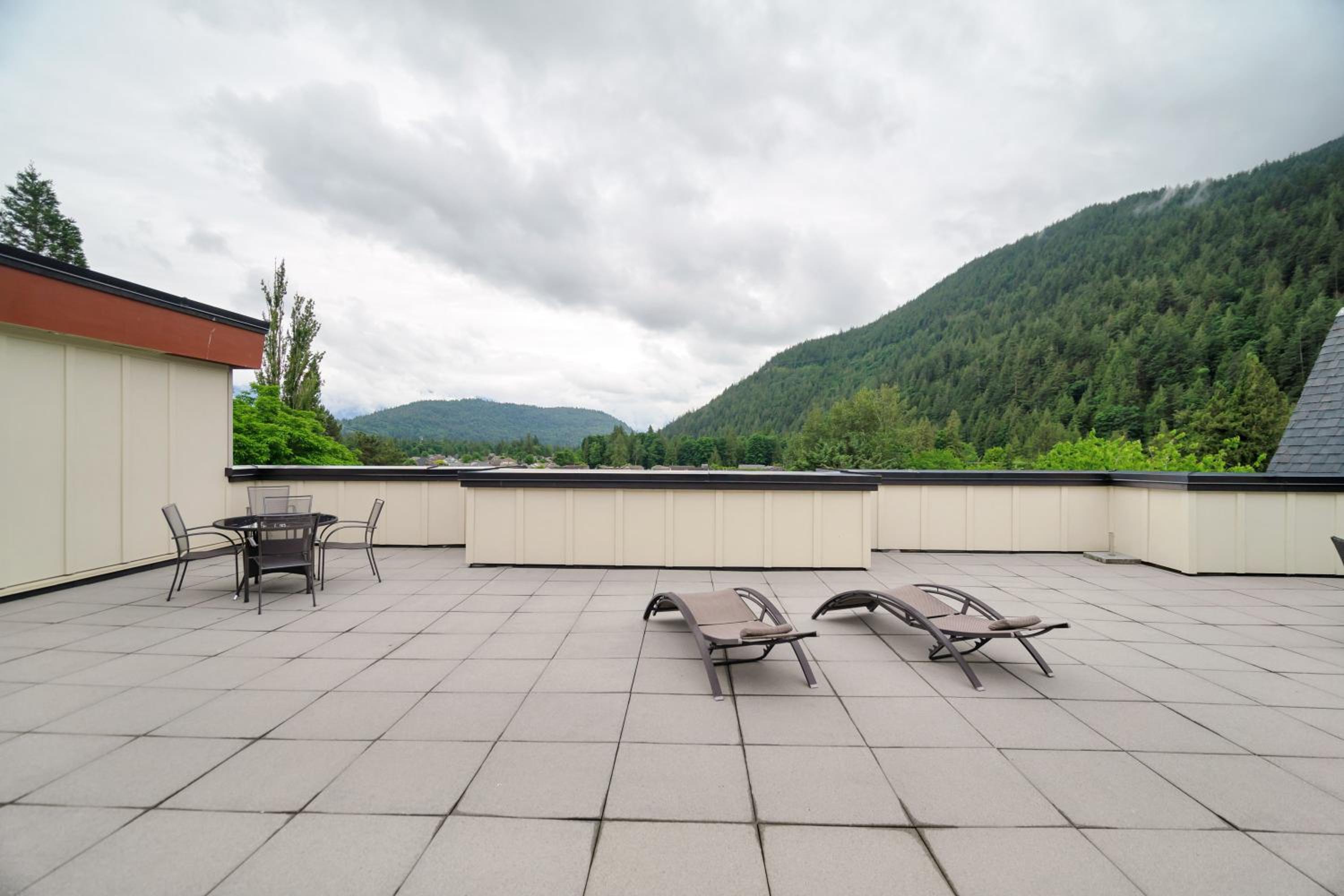 Chic Haven Stylish 3Bedroom Lake View Escape