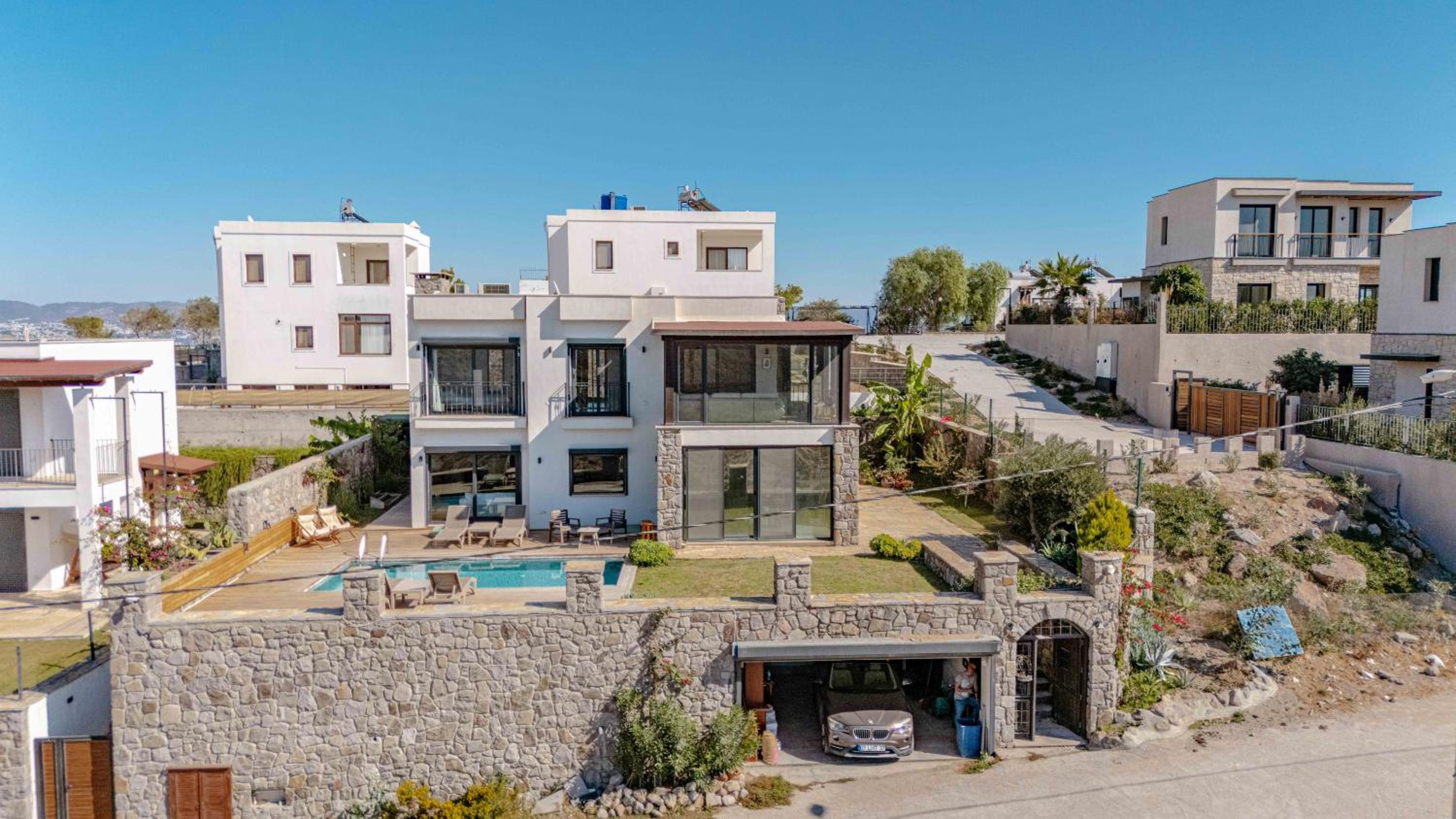 Elegant Villa Private Pool & Stunning Views
