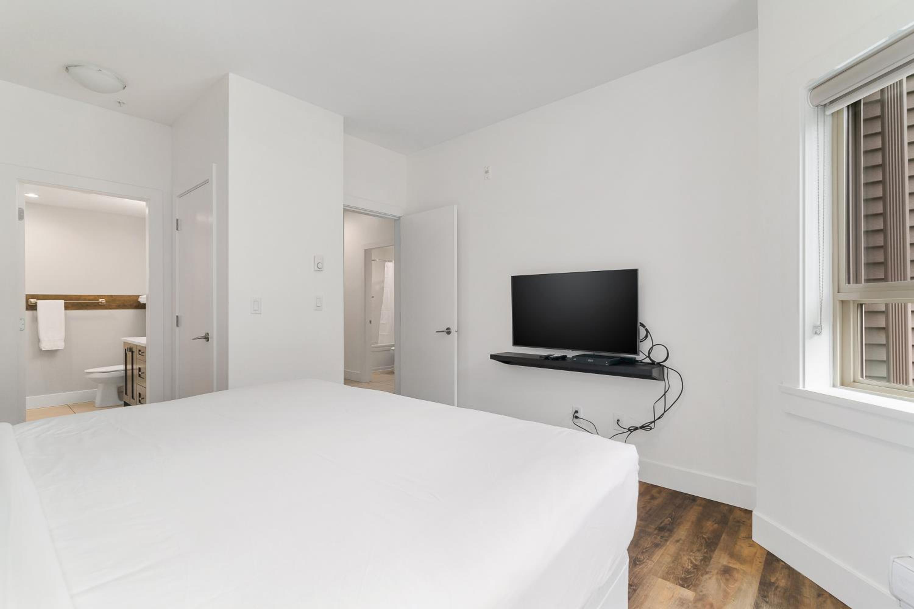 Stylish Urban Retreat 2BR Condo