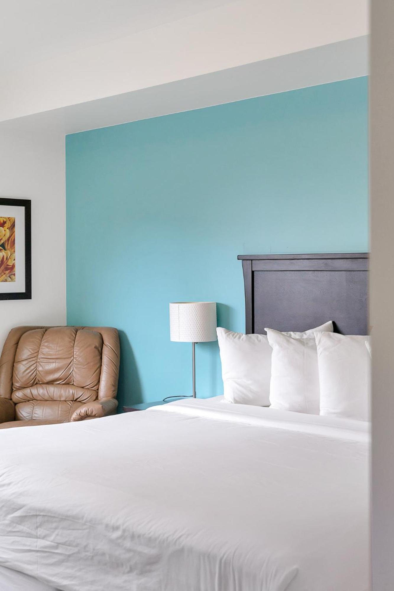 Stylish Urban Retreat 2BR Condo