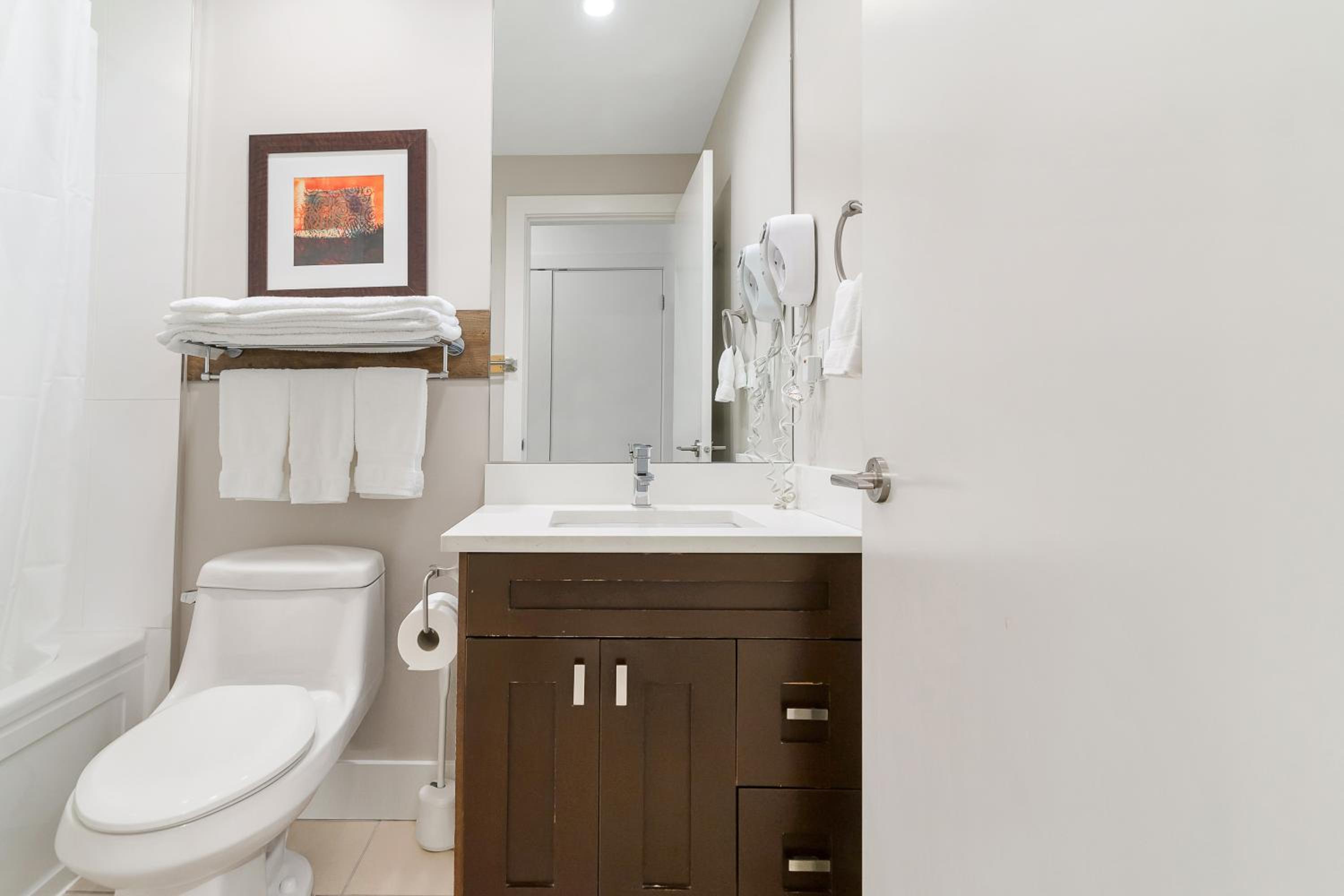 Stylish Urban Retreat 2BR Condo