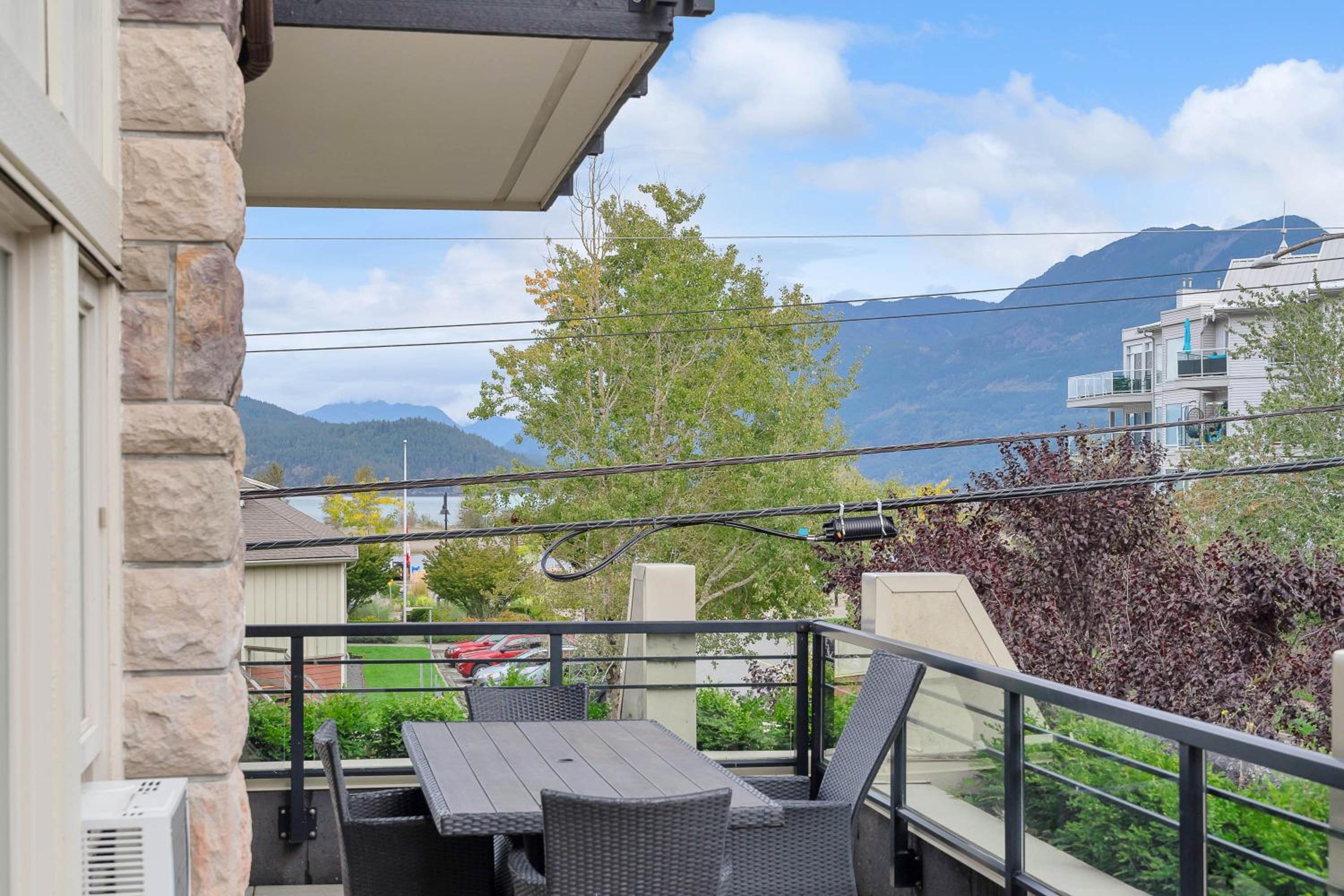 Stylish Urban Retreat 2BR Condo