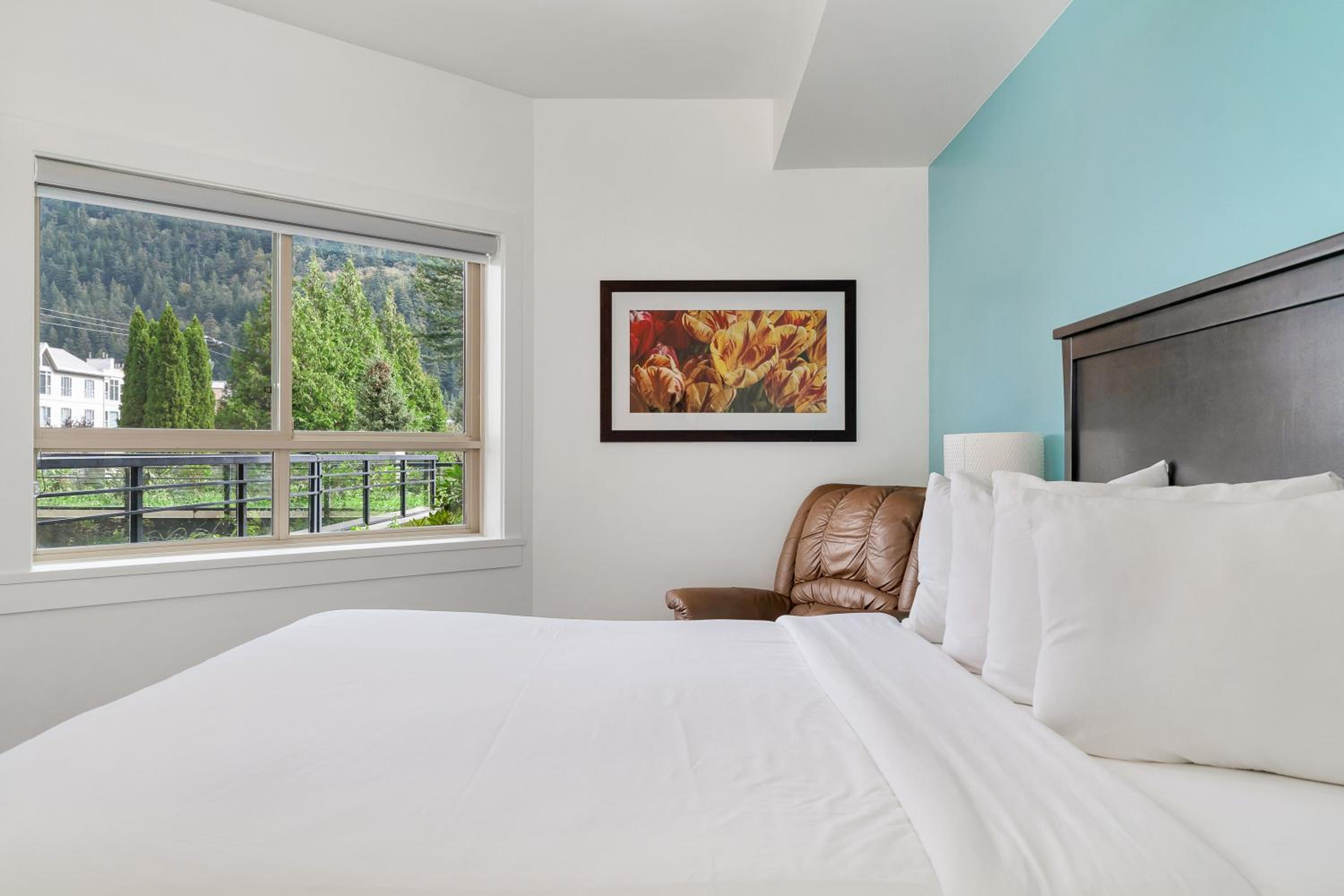 Stylish Urban Retreat 2BR Condo
