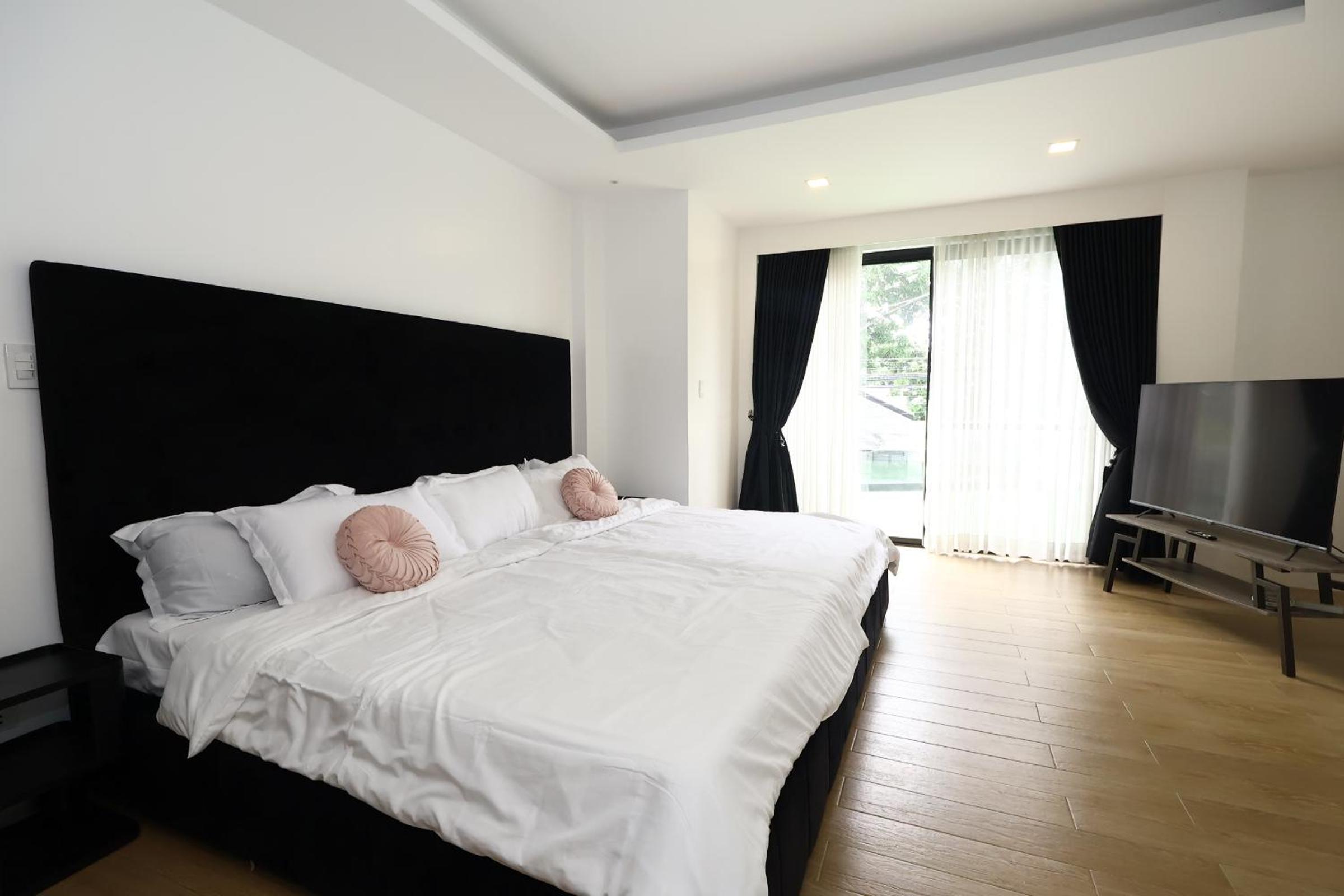 Chez les Duques, BF Homes, Paranaque view 5