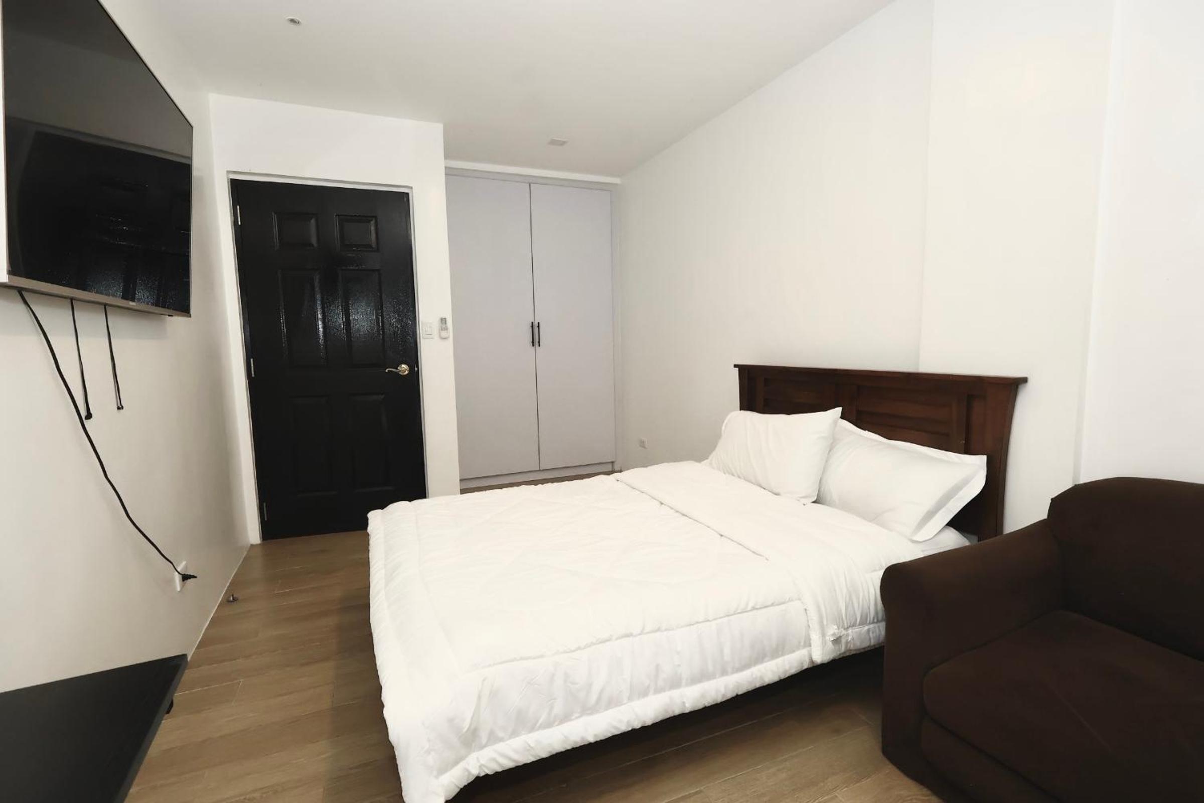 Chez les Duques, BF Homes, Paranaque view 4