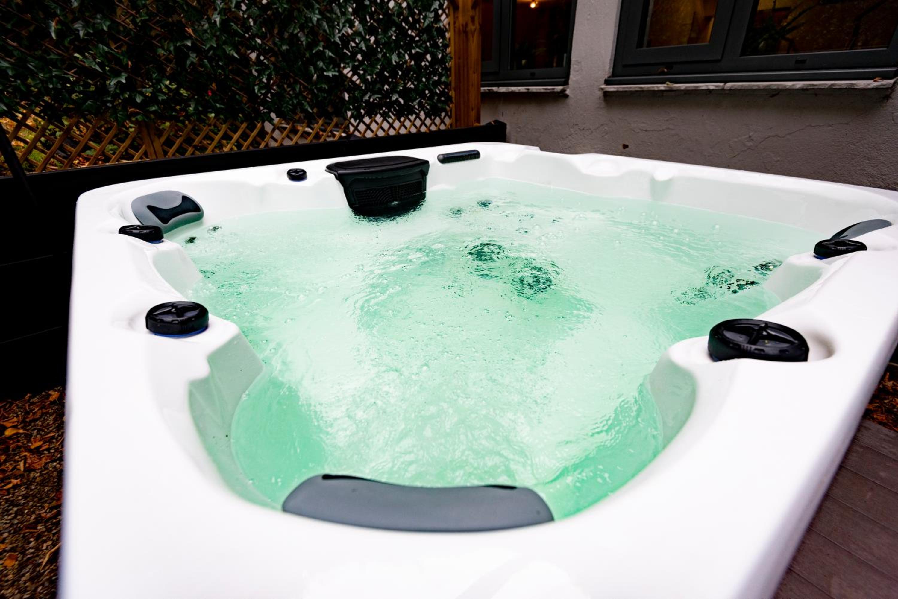 The Gathering @ Liver House - Hot Tub - Near Liverpool - Sleeps Up To 20, photo 29