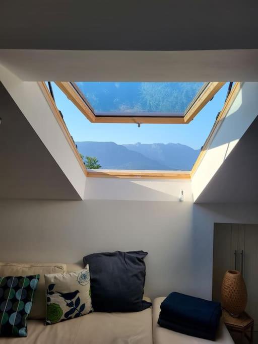Geräumiges Atelier mit Flair und Bergblick