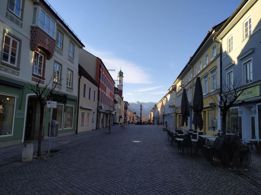 Geräumiges Atelier mit Flair und Bergblick