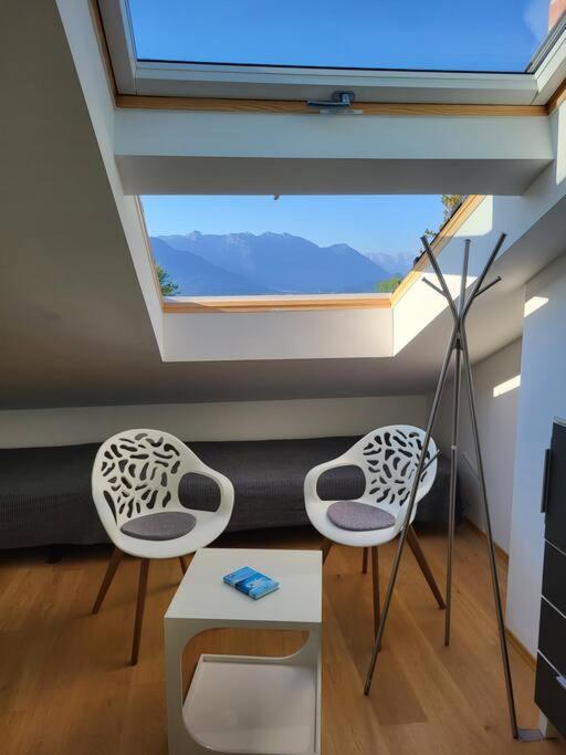 Geräumiges Atelier mit Flair und Bergblick