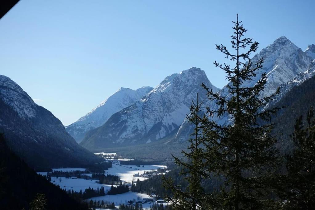 Geräumiges Atelier mit Flair und Bergblick