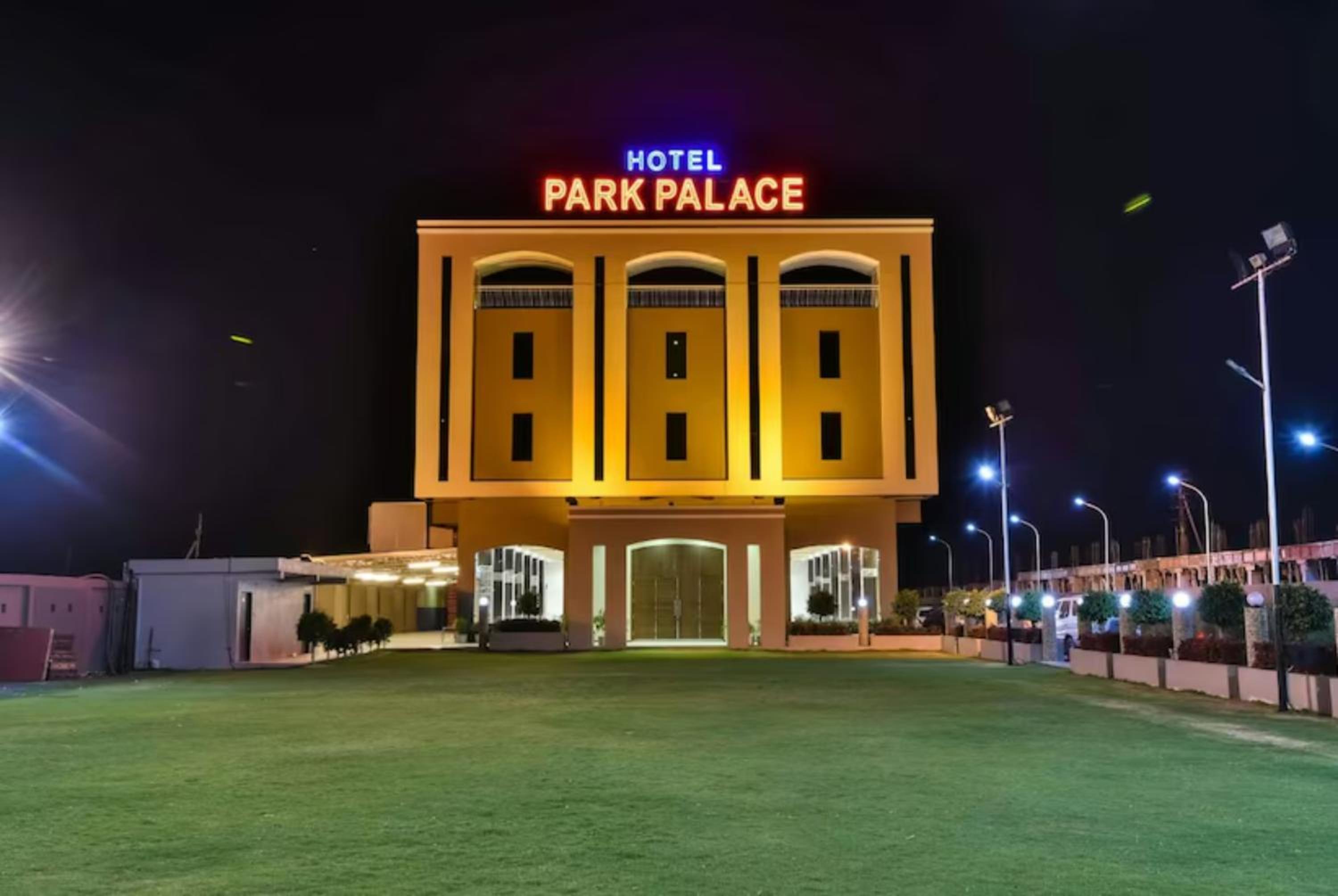 Hotel Park Palace Ujjain - Fully-Air-Conditioned- Spacious-Room with-Free Wifi-and-Parking-Facility view 4
