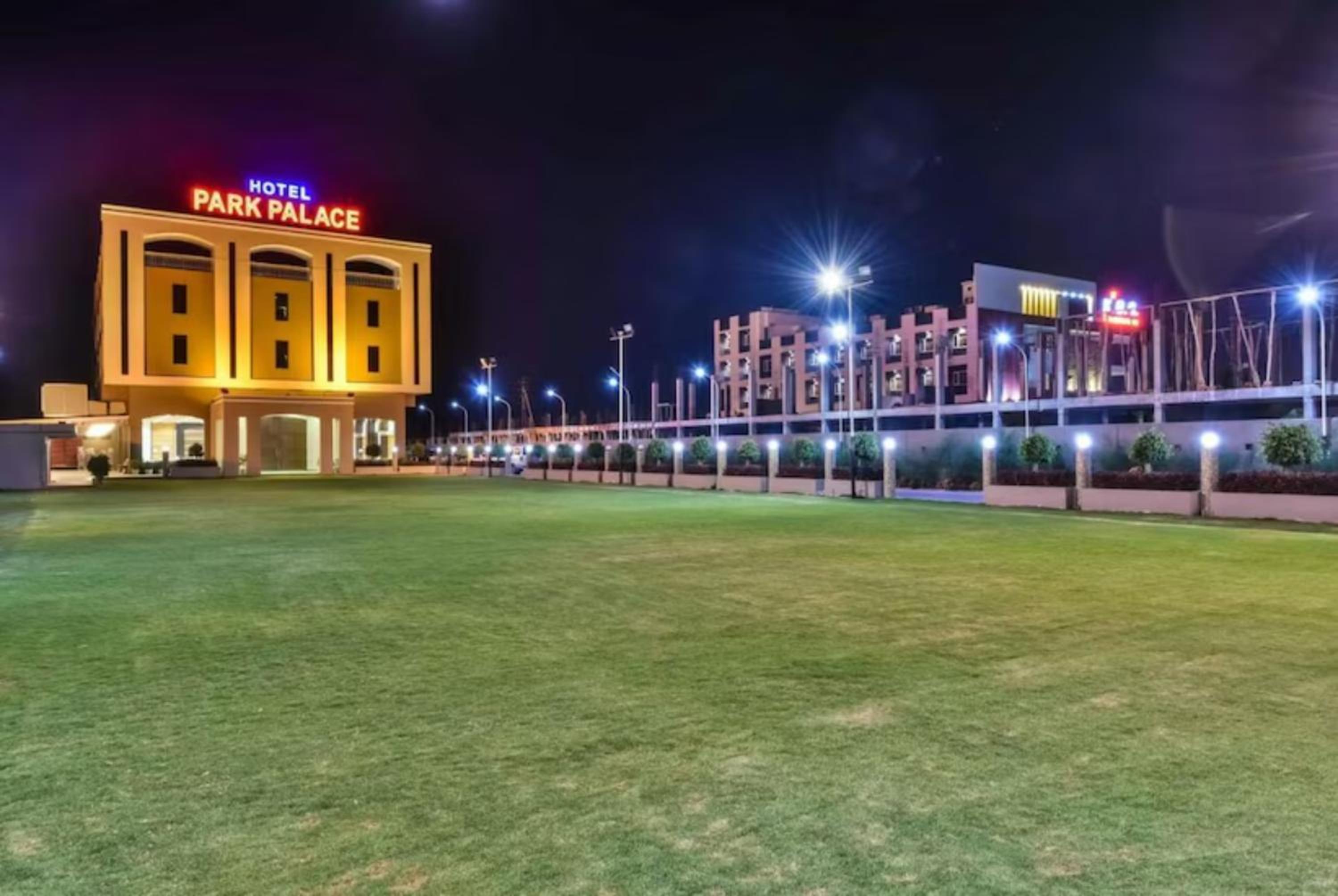 Hotel Park Palace Ujjain - Fully-Air-Conditioned- Spacious-Room with-Free Wifi-and-Parking-Facility view 5