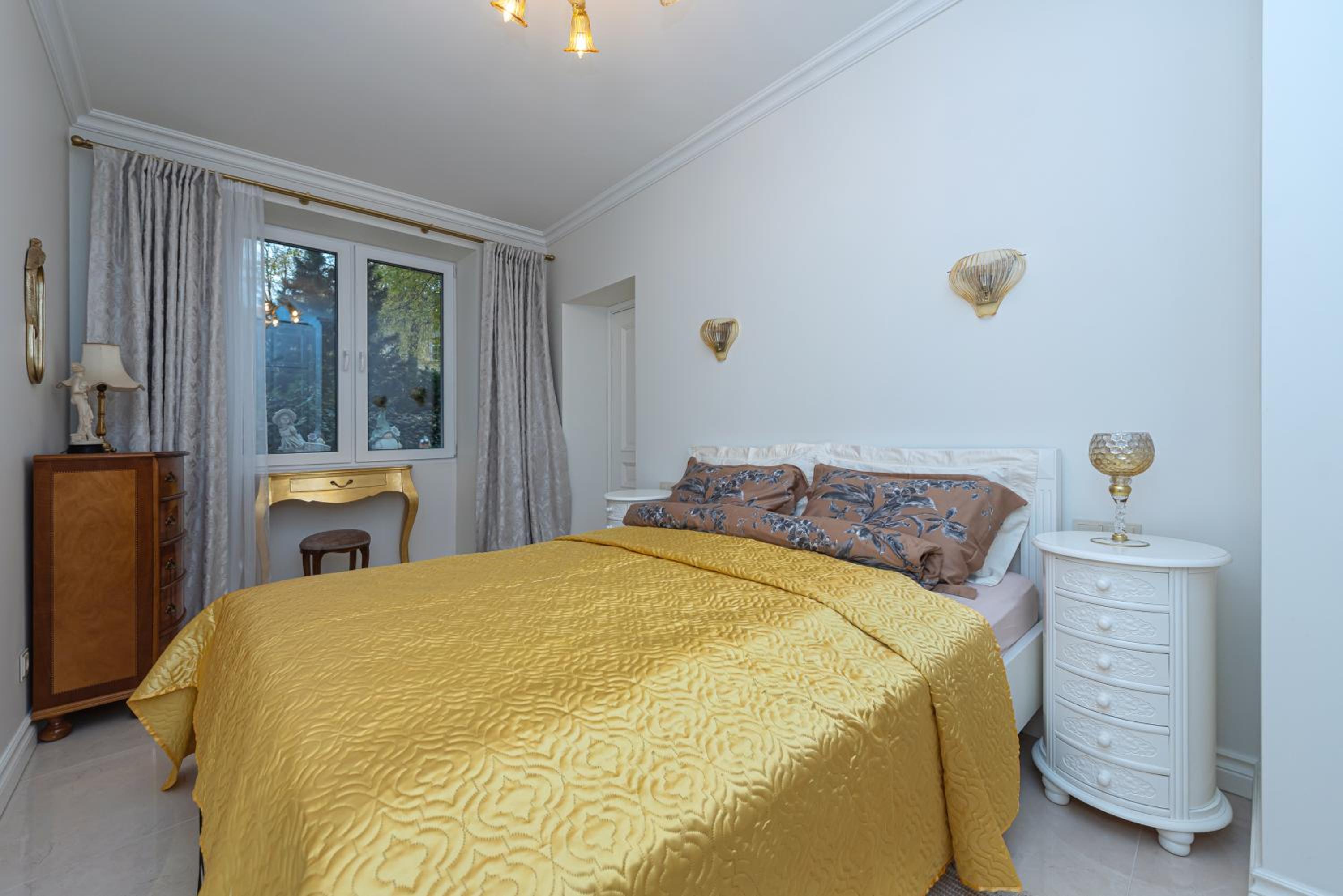 Elegant Old Town Apartment with Terrace & Parking view 2